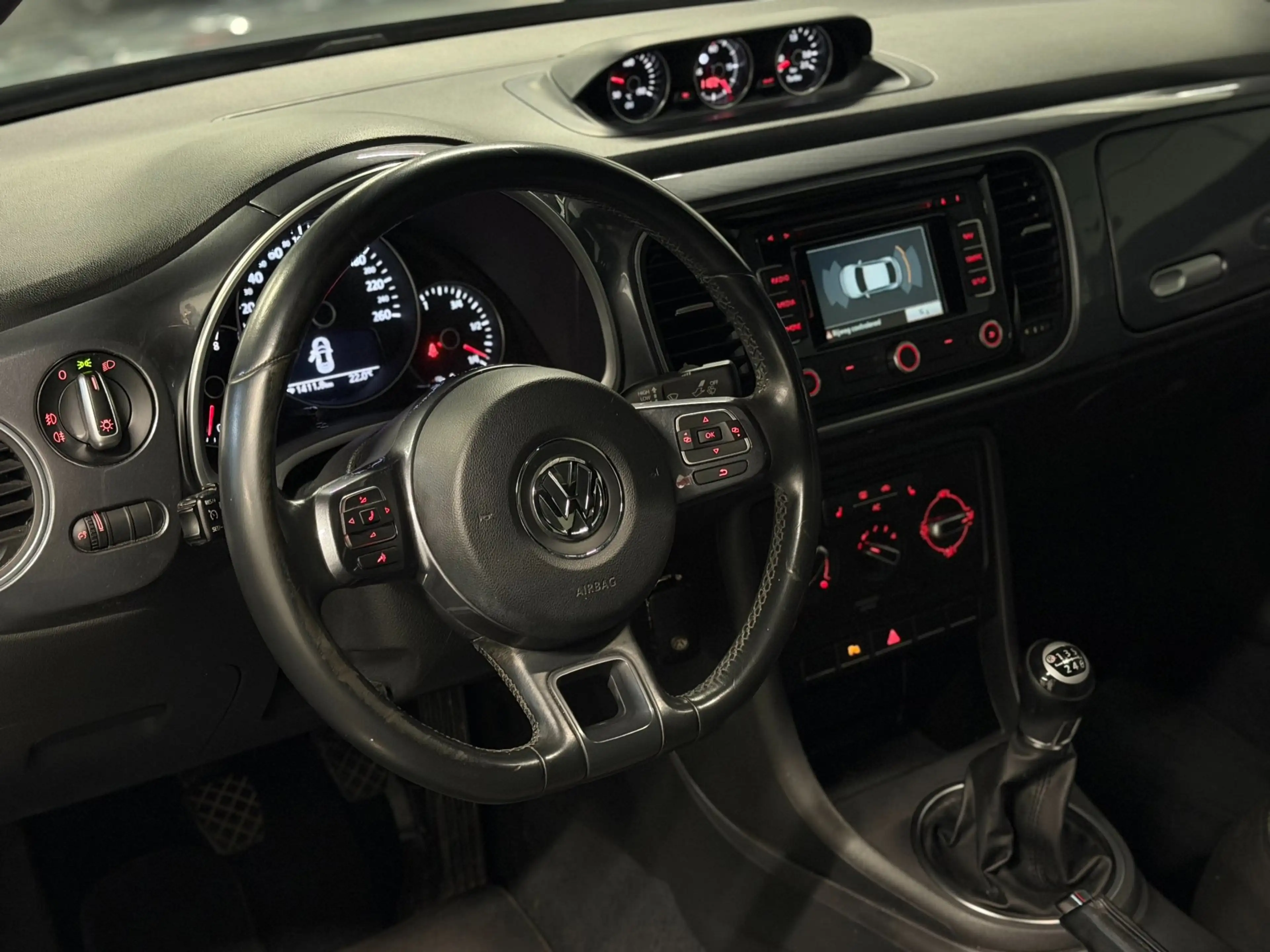 Volkswagen Beetle 1.4 TSI Sport| PANO|PDC|STOELVERWARMING| — photo 12