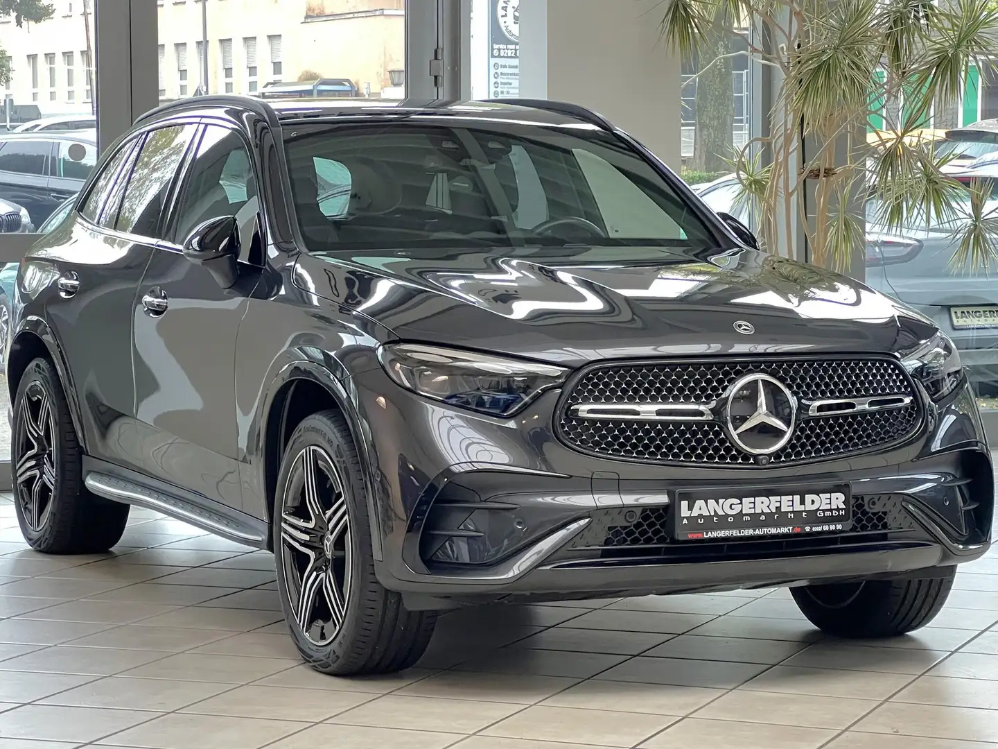 Mercedes-Benz GLC 400 GLC 400 e AMG PHEV 4Matic PANO AHK Night MBUX 20" Grau - 1