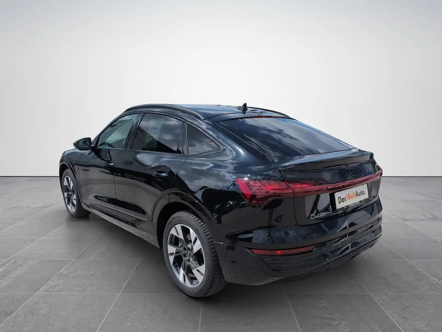 Audi Q8 50 e-tron quattro business Schwarz - 2