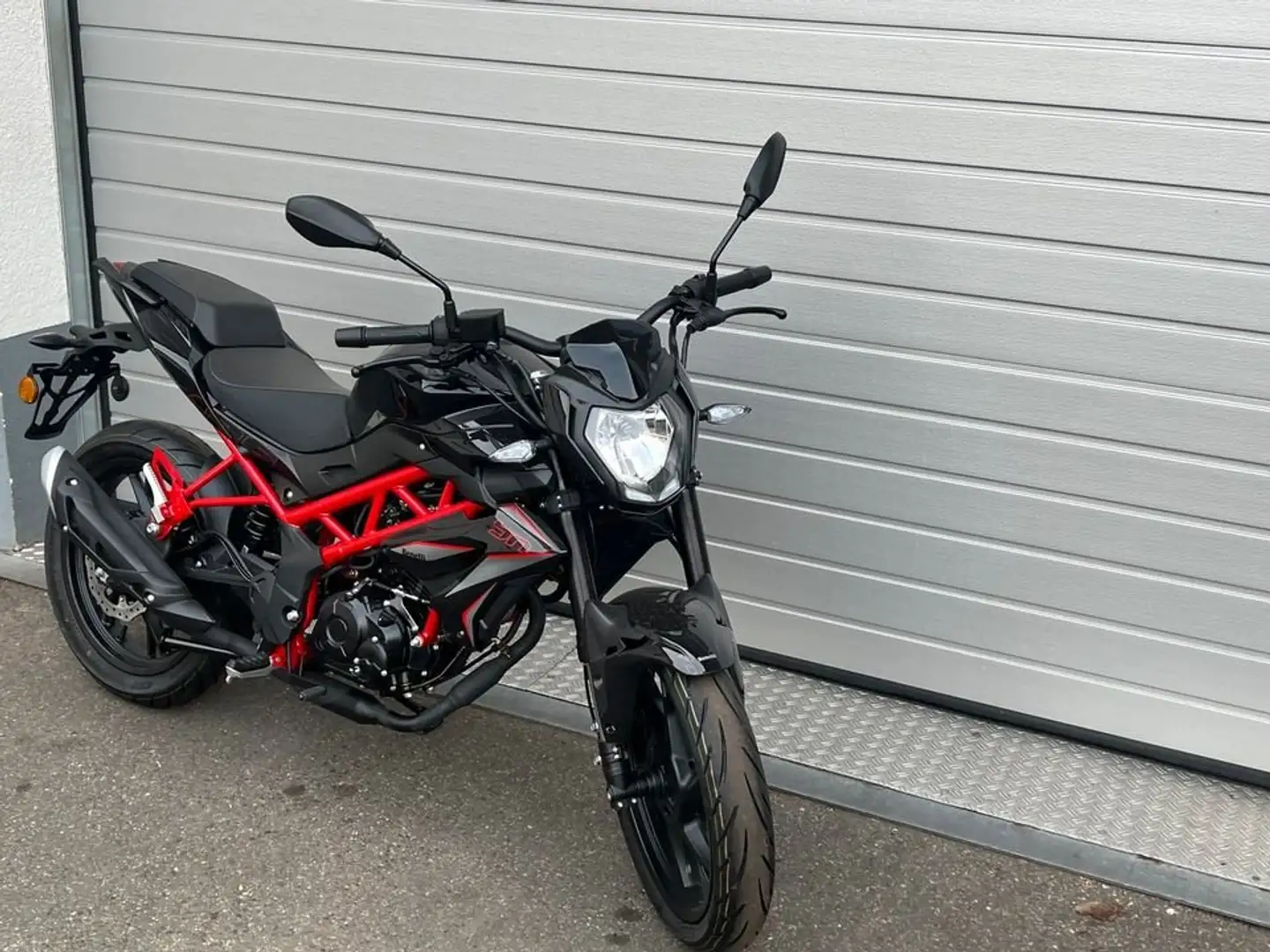 Benelli BN 125 Чорний - 2