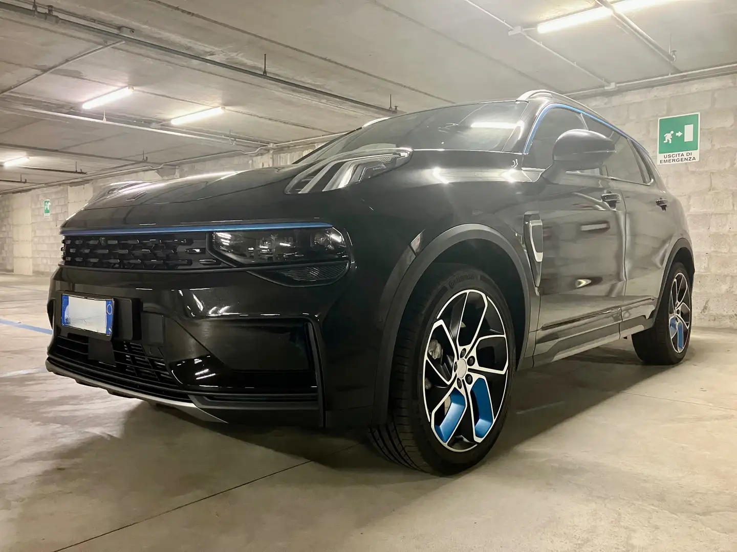 Lynk & Co 01 01 1.5 td phev auto Schwarz - 1