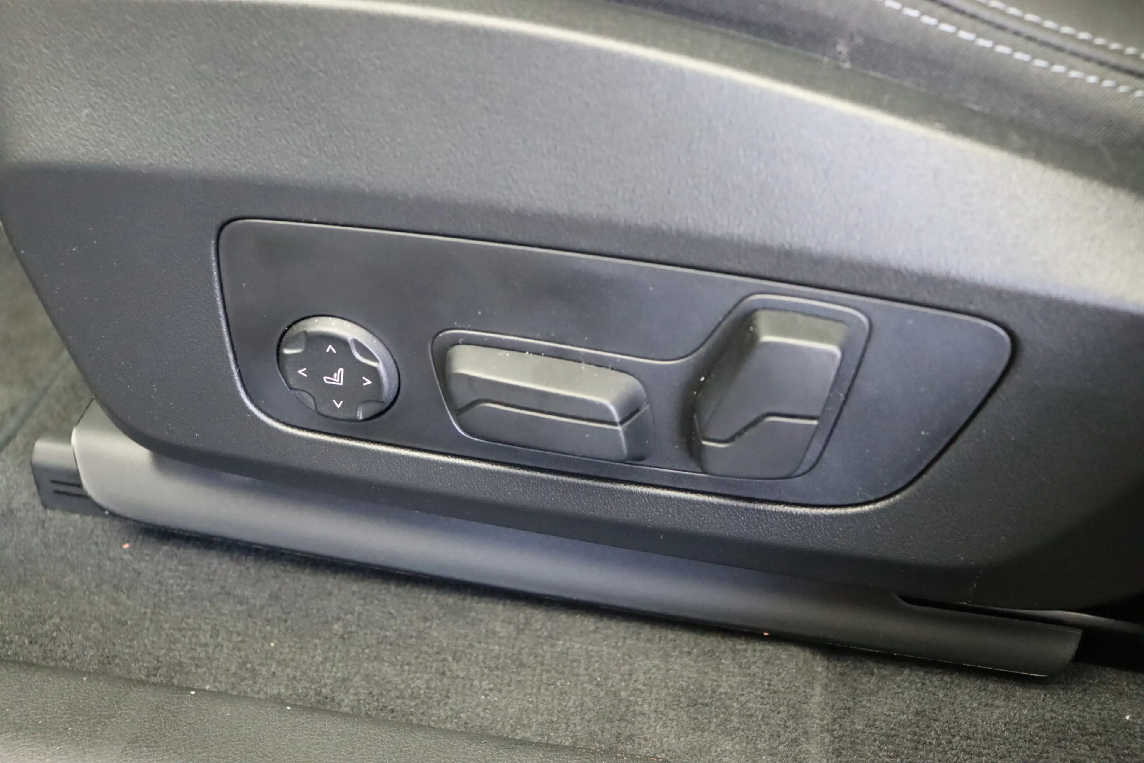 BMW iX2 eDrive20 M Sport / Trekhaak / Sportstoelen / M Ada — photo 10