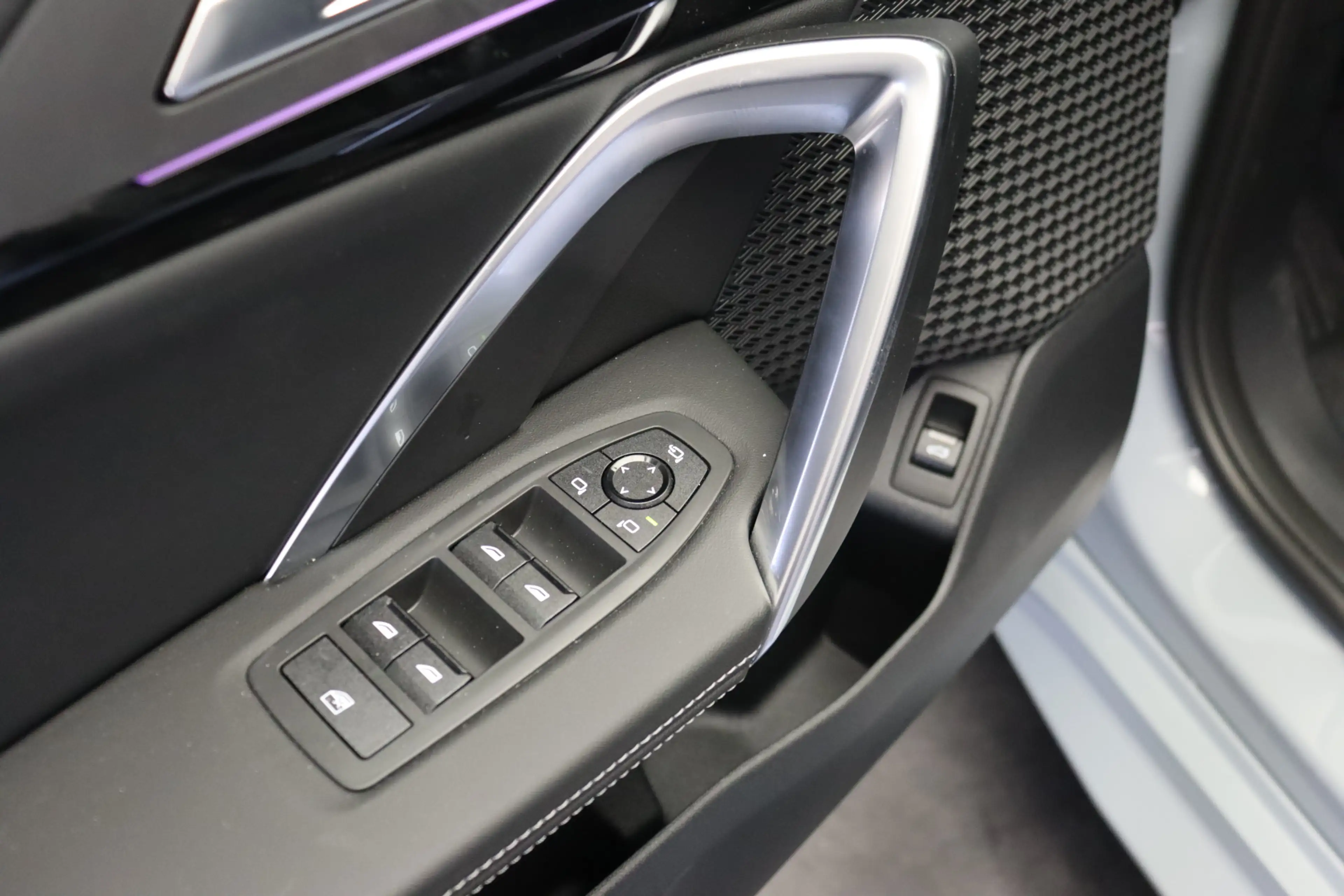 BMW iX2 eDrive20 M Sport / Trekhaak / Sportstoelen / M Ada — photo 8