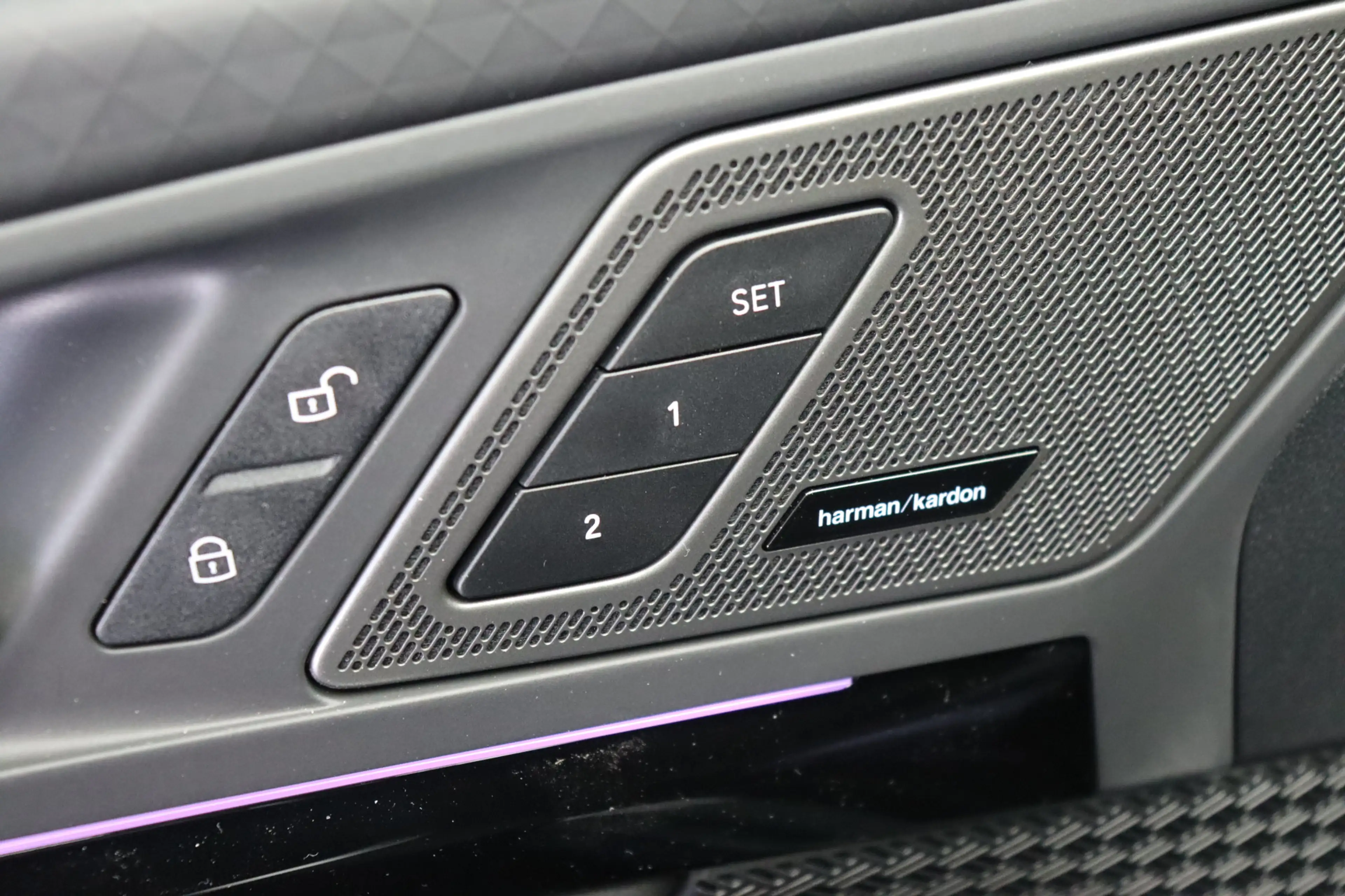 BMW iX2 eDrive20 M Sport / Trekhaak / Sportstoelen / M Ada — photo 9