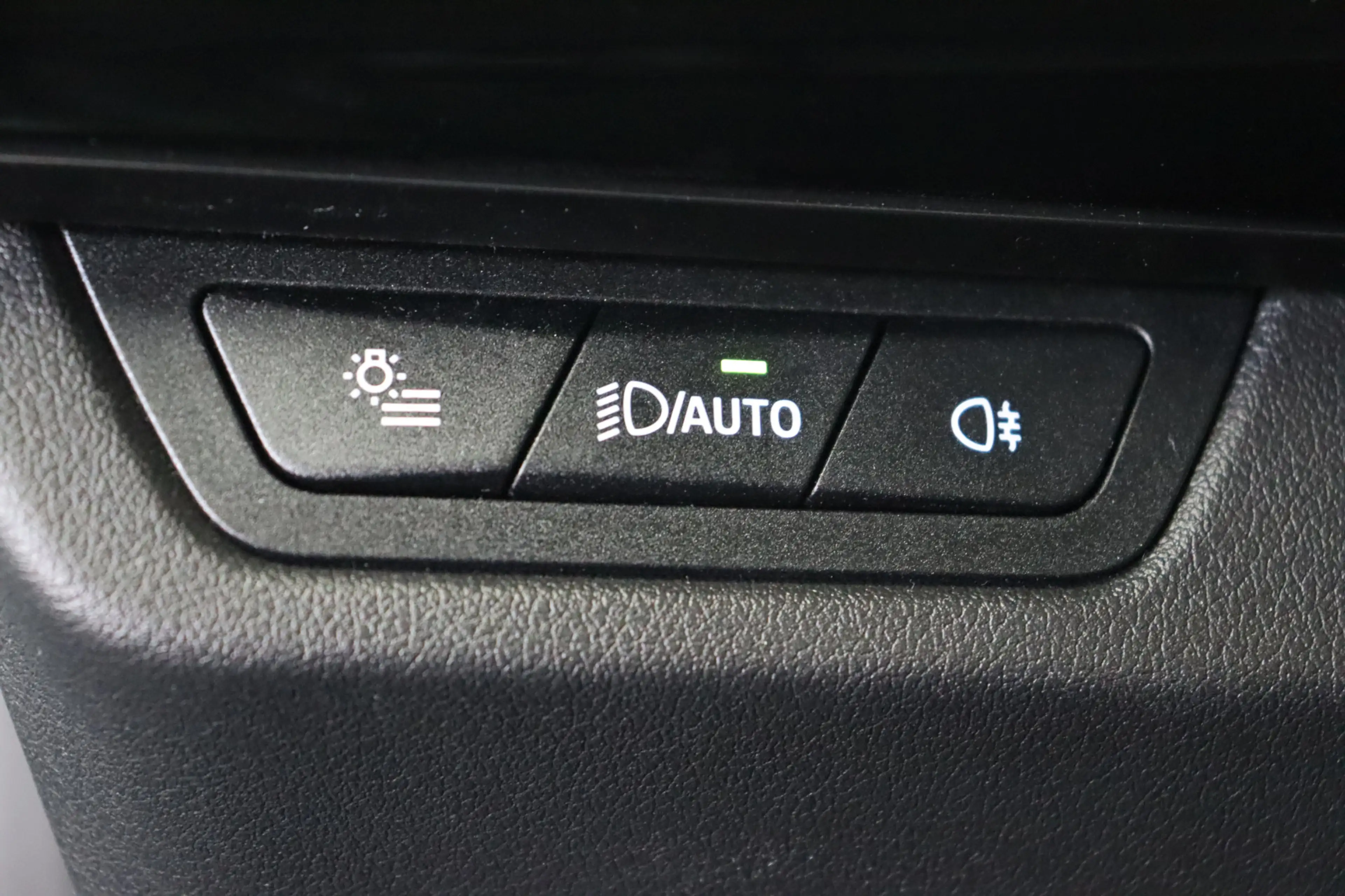 BMW iX2 eDrive20 M Sport / Trekhaak / Sportstoelen / M Ada — photo 11