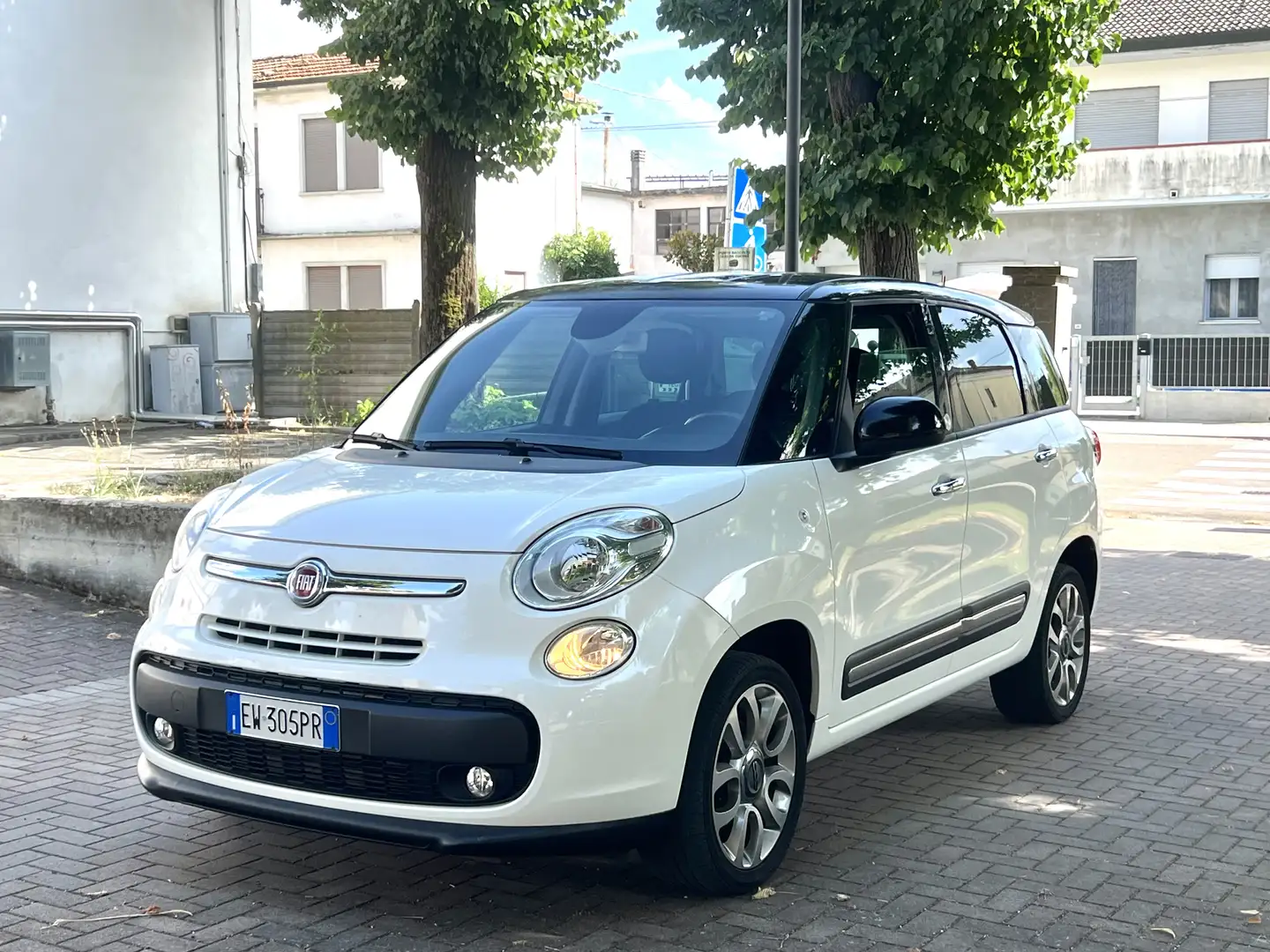 Fiat 500L Living 0.9 t.air t. natural power Lounge 80cv - 1
