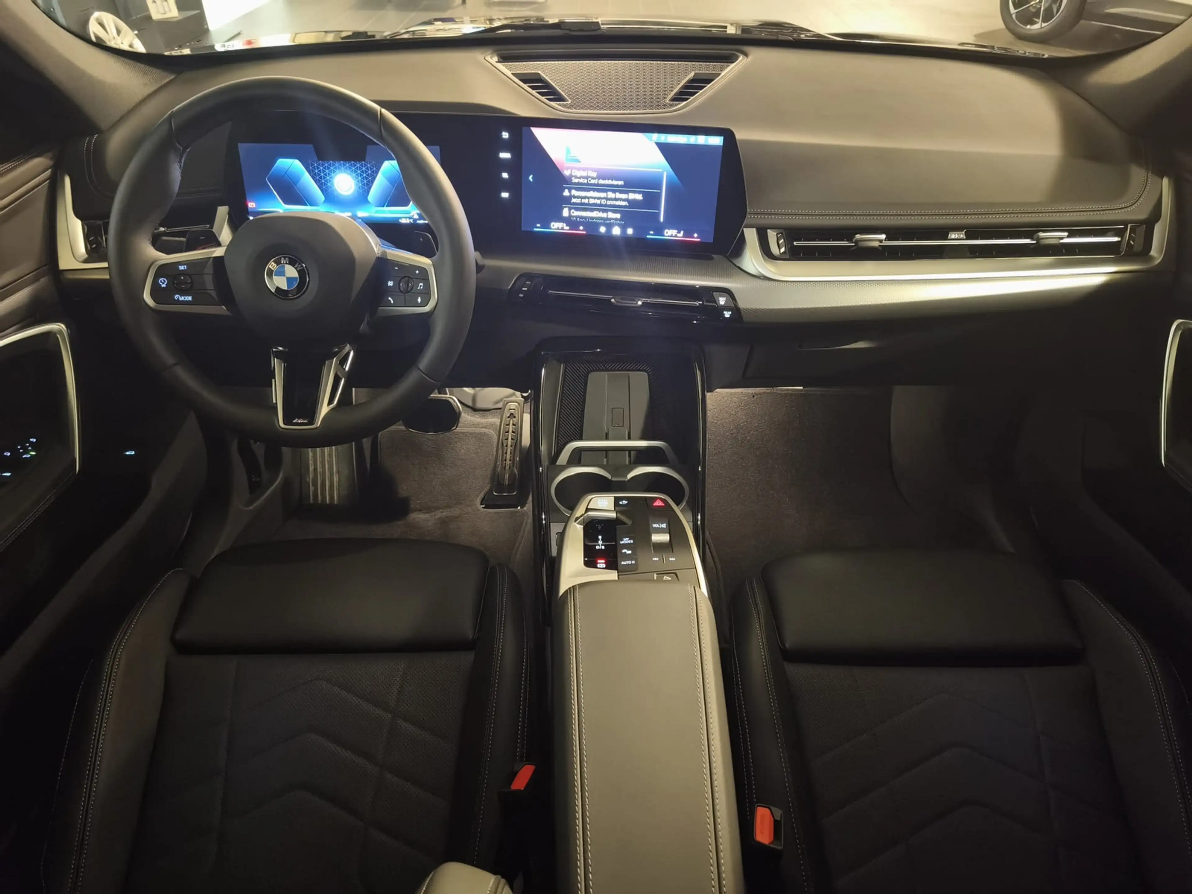 BMW X1 sDrive 18i M Sport A-LED/AHK/Pano/19"Alu/Shadow — photo 14