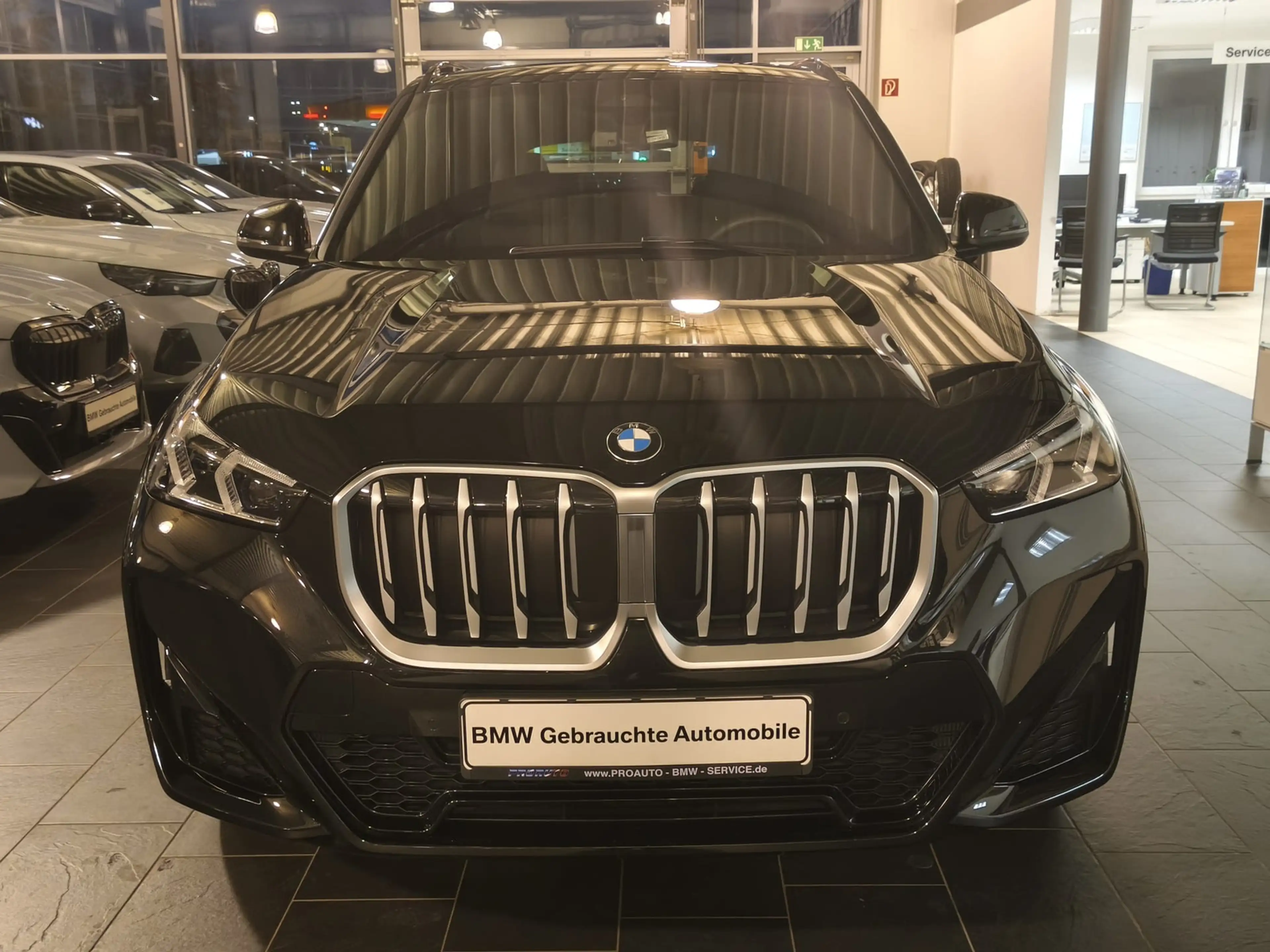BMW X1 sDrive 18i M Sport A-LED/AHK/Pano/19"Alu/Shadow — photo 2