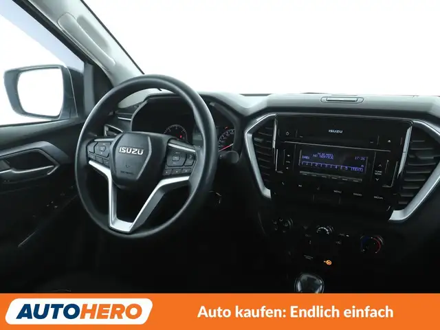 Isuzu D-Max view 13