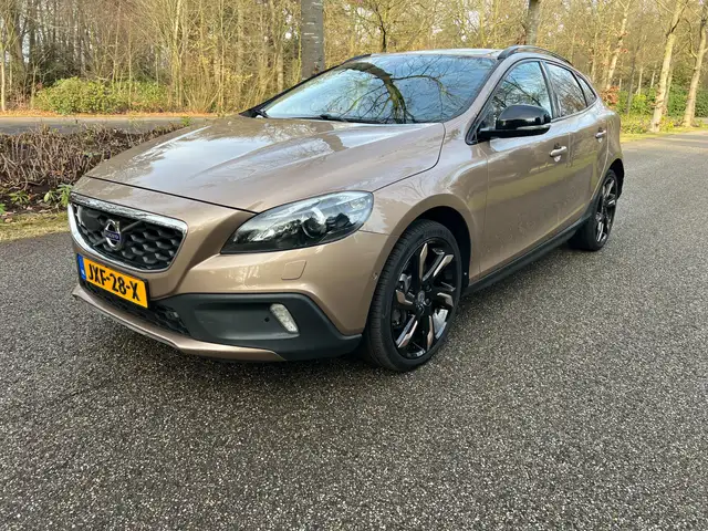 Volvo V40 Cross Country 2.5 T5 AWD Cross Country 254PK Aut. ACC CAM 19"