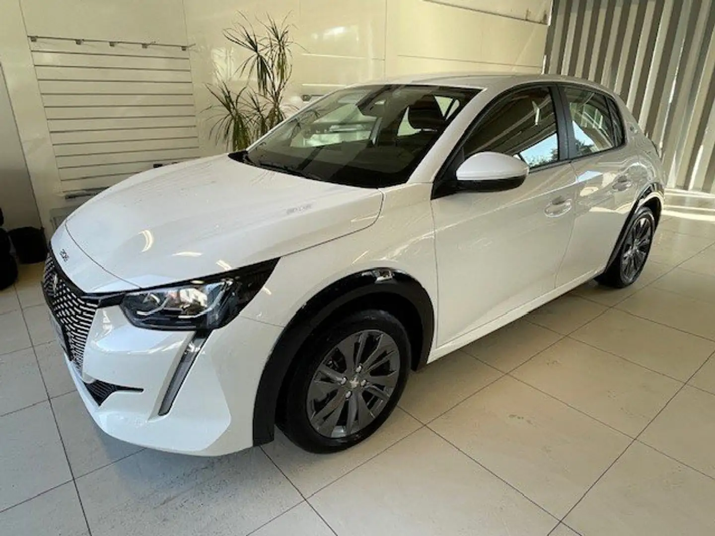 Peugeot 208 e- Active Pack Weiß - 2