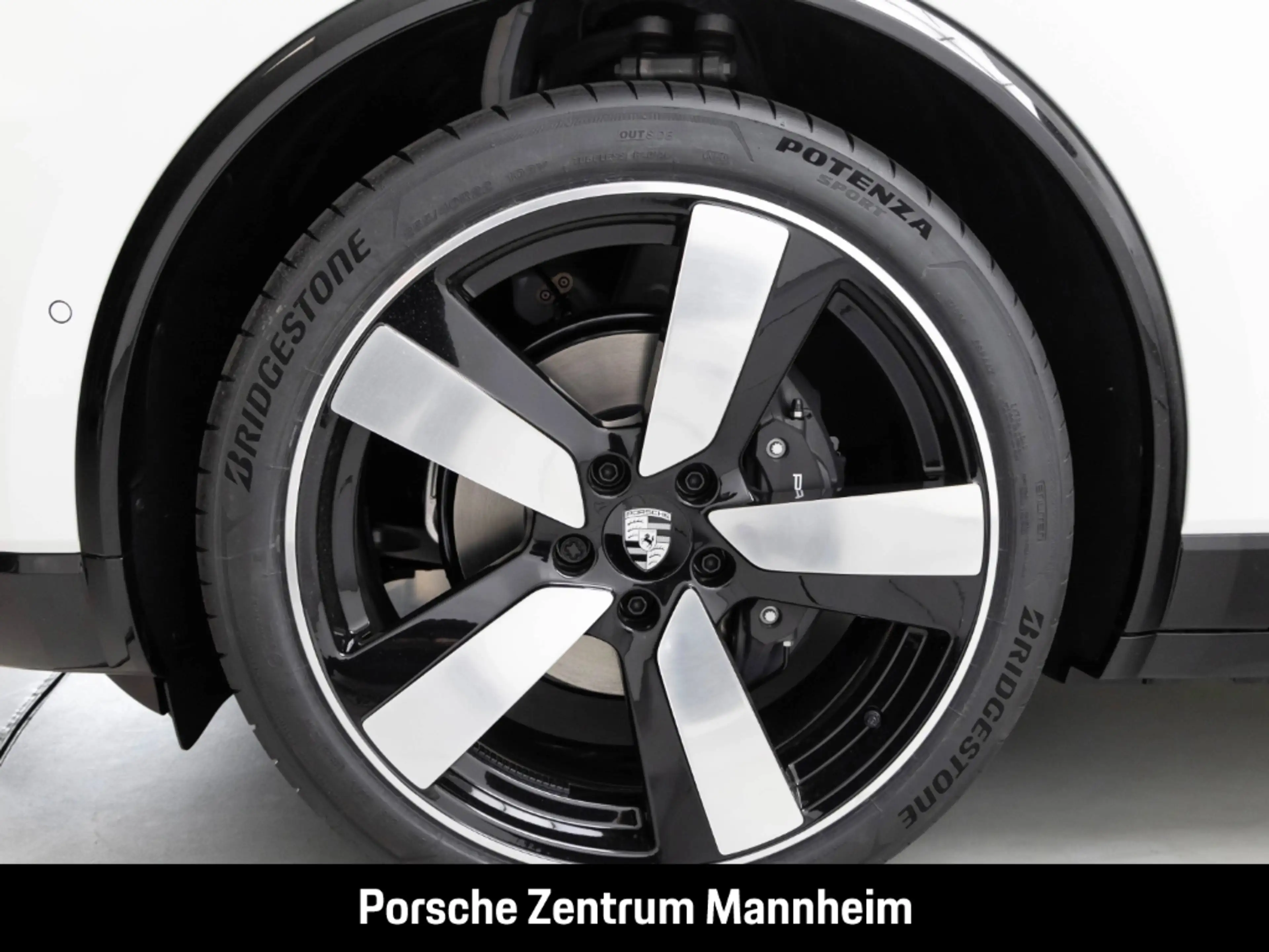 Porsche Macan Pano SportDesign Luftfederung 360°Abstandstempomat — photo 8