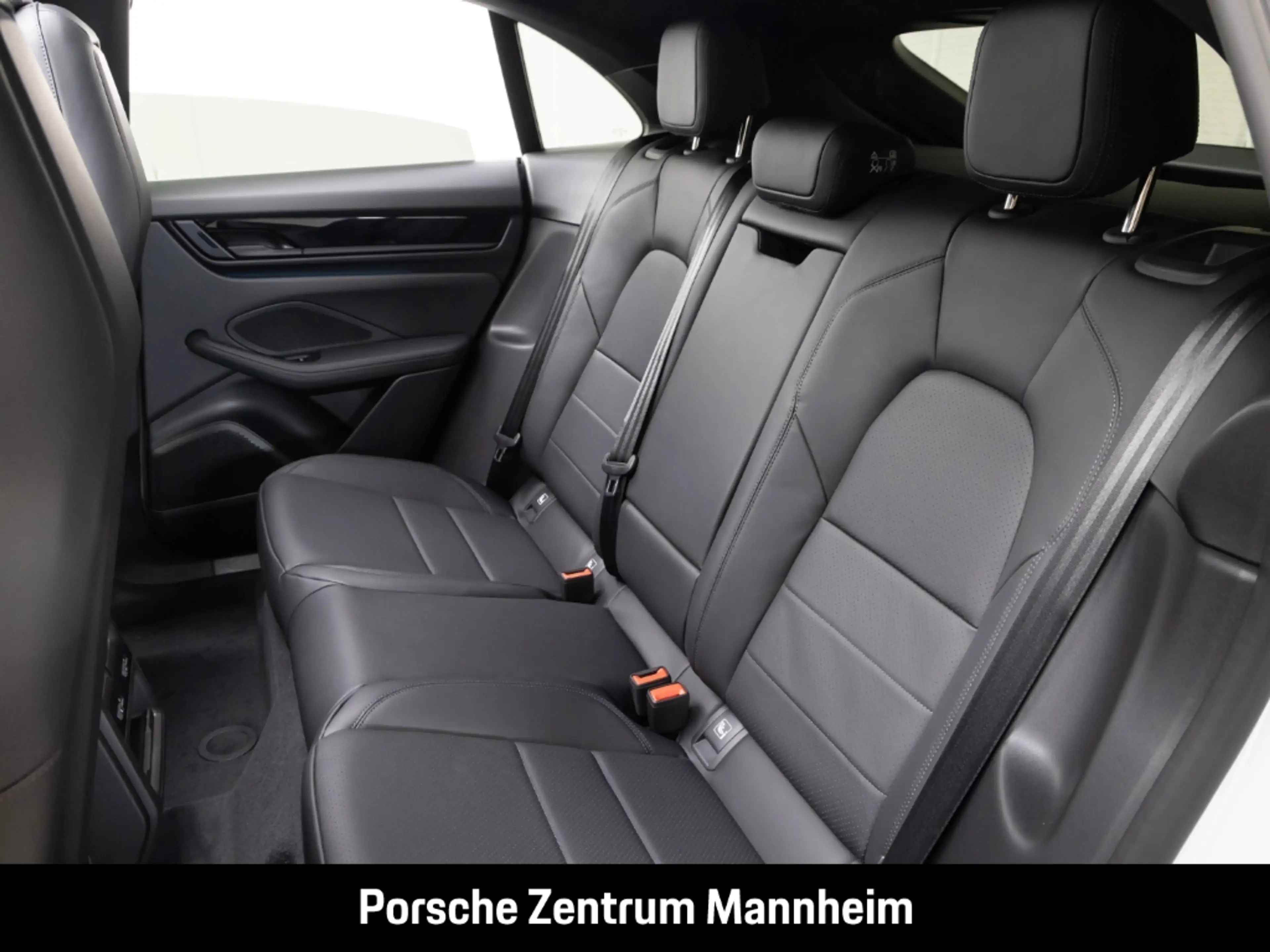 Porsche Macan Pano SportDesign Luftfederung 360°Abstandstempomat — photo 14