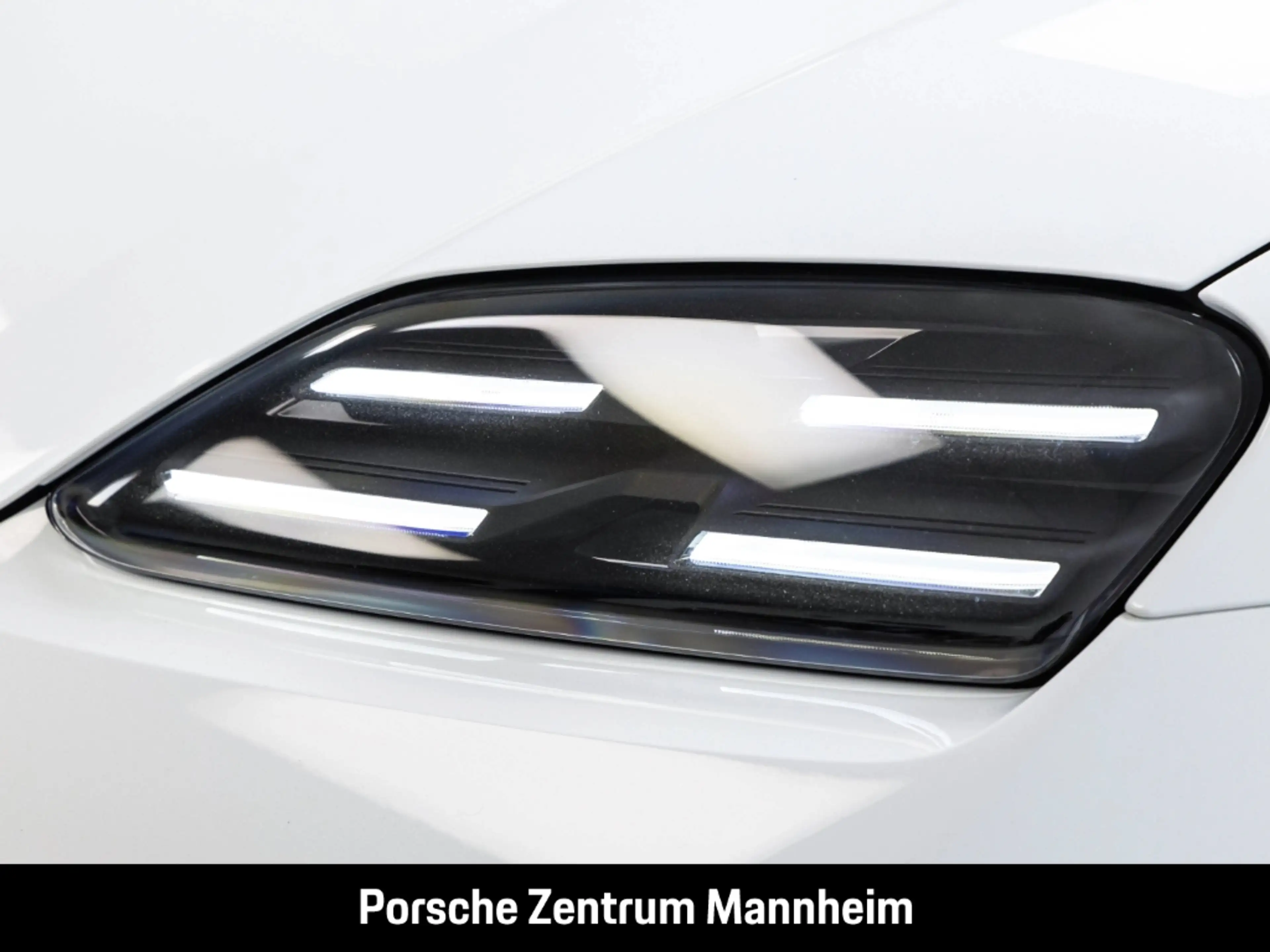 Porsche Macan Pano SportDesign Luftfederung 360°Abstandstempomat — photo 13