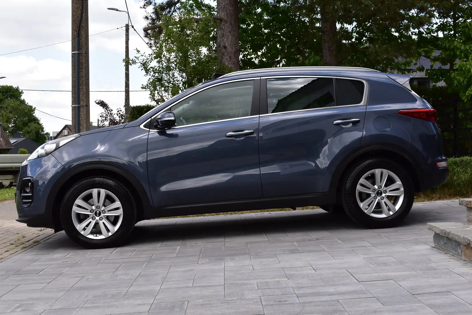 Kia Sportage 1.7 CRDi 2WD/GARANTIE/TOIT PANO/ Gris - 2