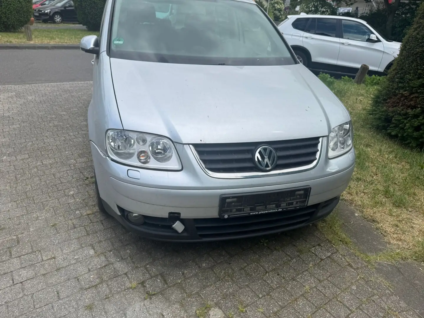 Volkswagen Touran Highline Grau - 1