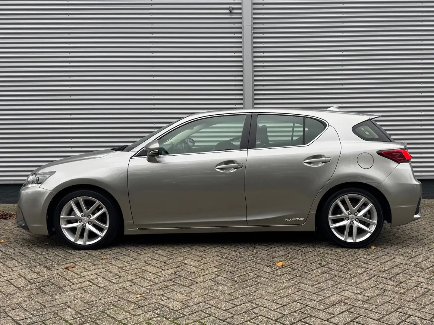 Lexus CT 200h Hybrid 136pk E-CVT Business Line | Adaptive Cruise Grijs - 2