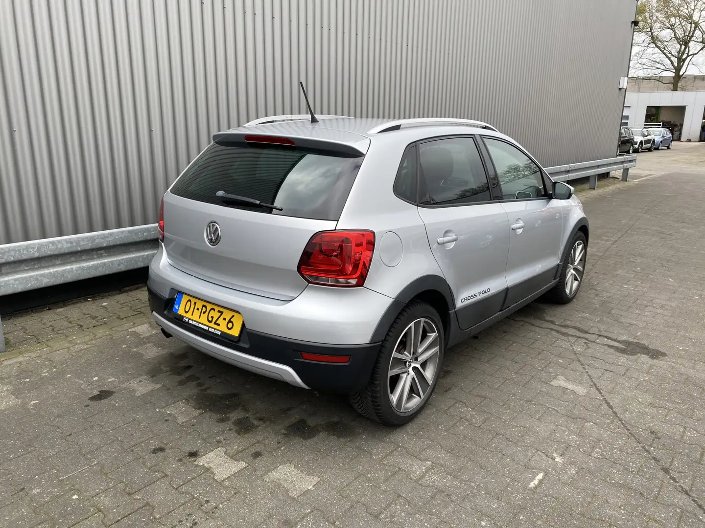 Volkswagen Polo Cross 1.4-16V 5-Drs, A/C, CC, LM, – Inruil Mogelijk – Gri - 2