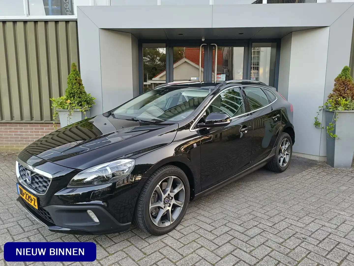 Volvo V40 Cross Country 1.5 T3 Ocean Race | Airco | Cruise Controle | afne Noir - 1