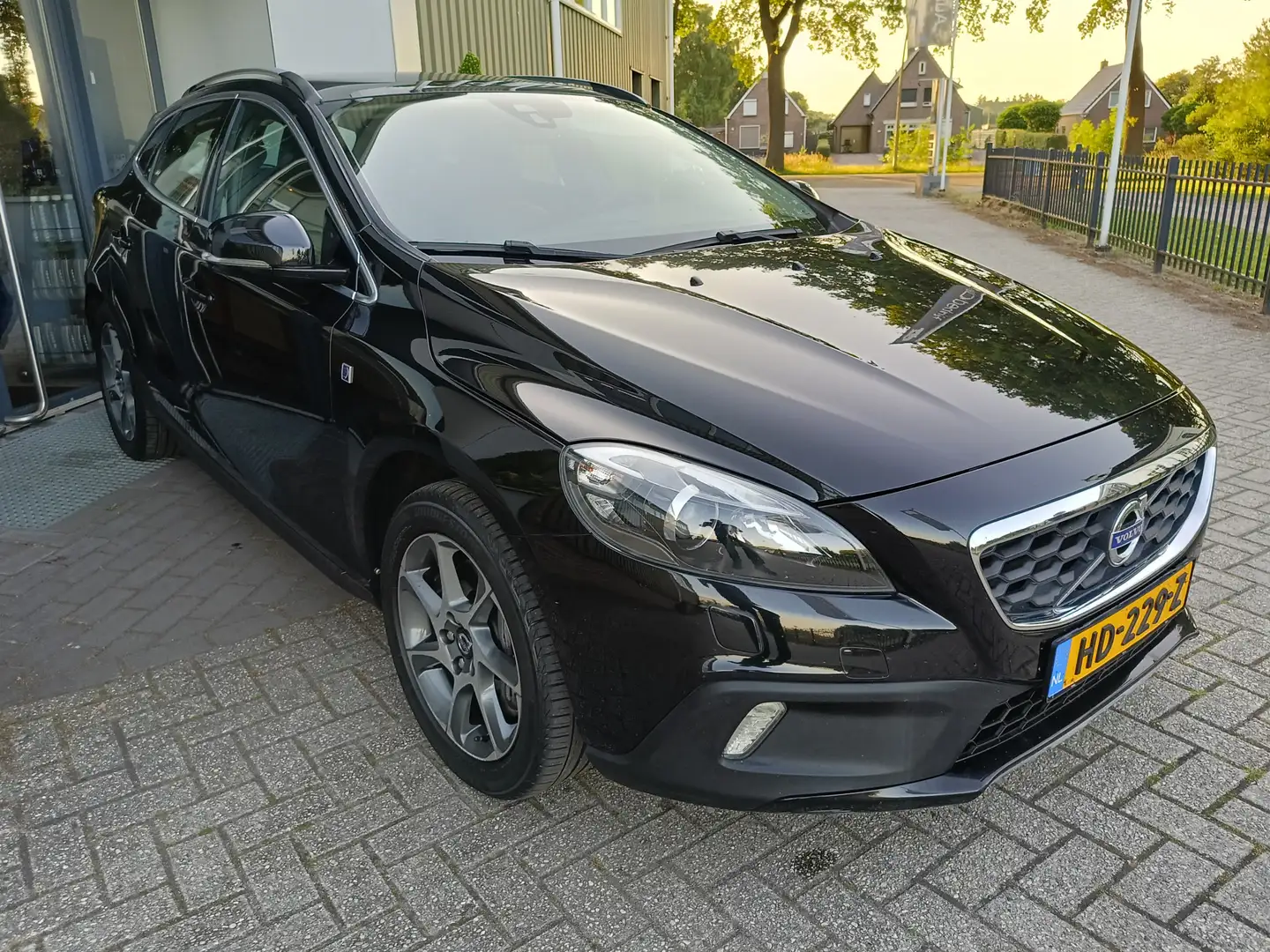 Volvo V40 Cross Country 1.5 T3 Ocean Race | Airco | Cruise Controle | afne Noir - 2