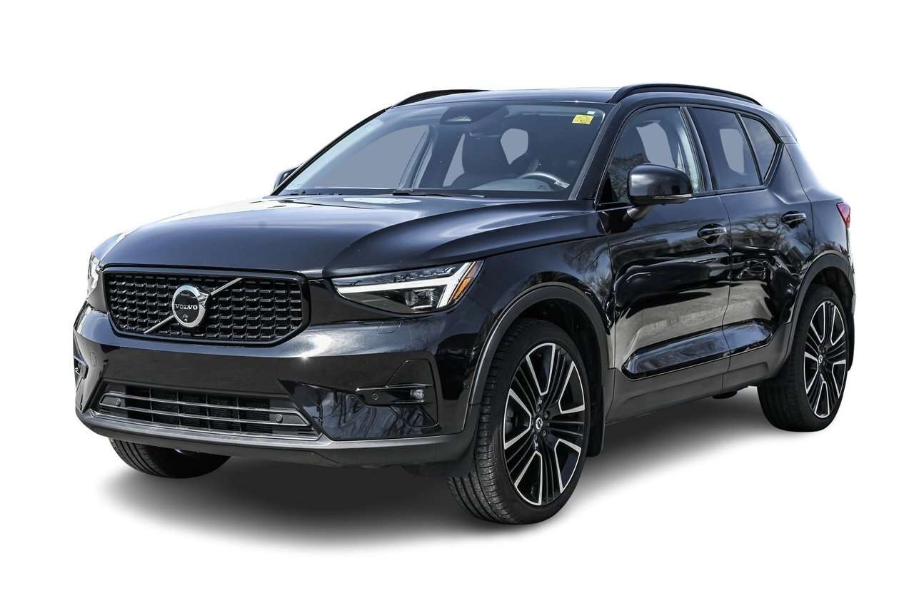 2025 Volvo XC40 B5 AWD Ultra Dark Theme 21 Inch wheels / Roues 21
