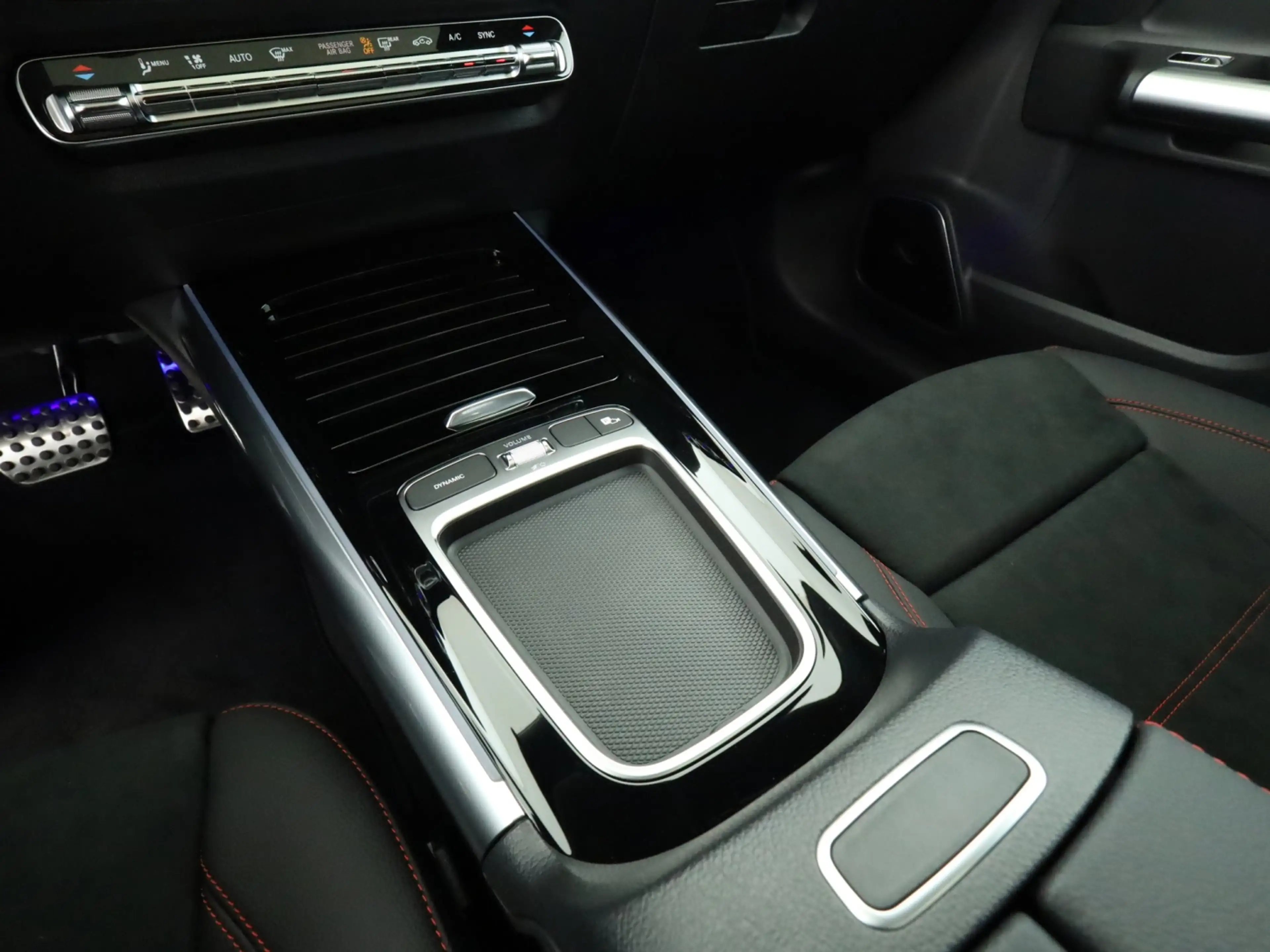 Mercedes-Benz GLA 250 4MATIC AMG*Burmester*Pano*Night*Fahrass. — photo 15
