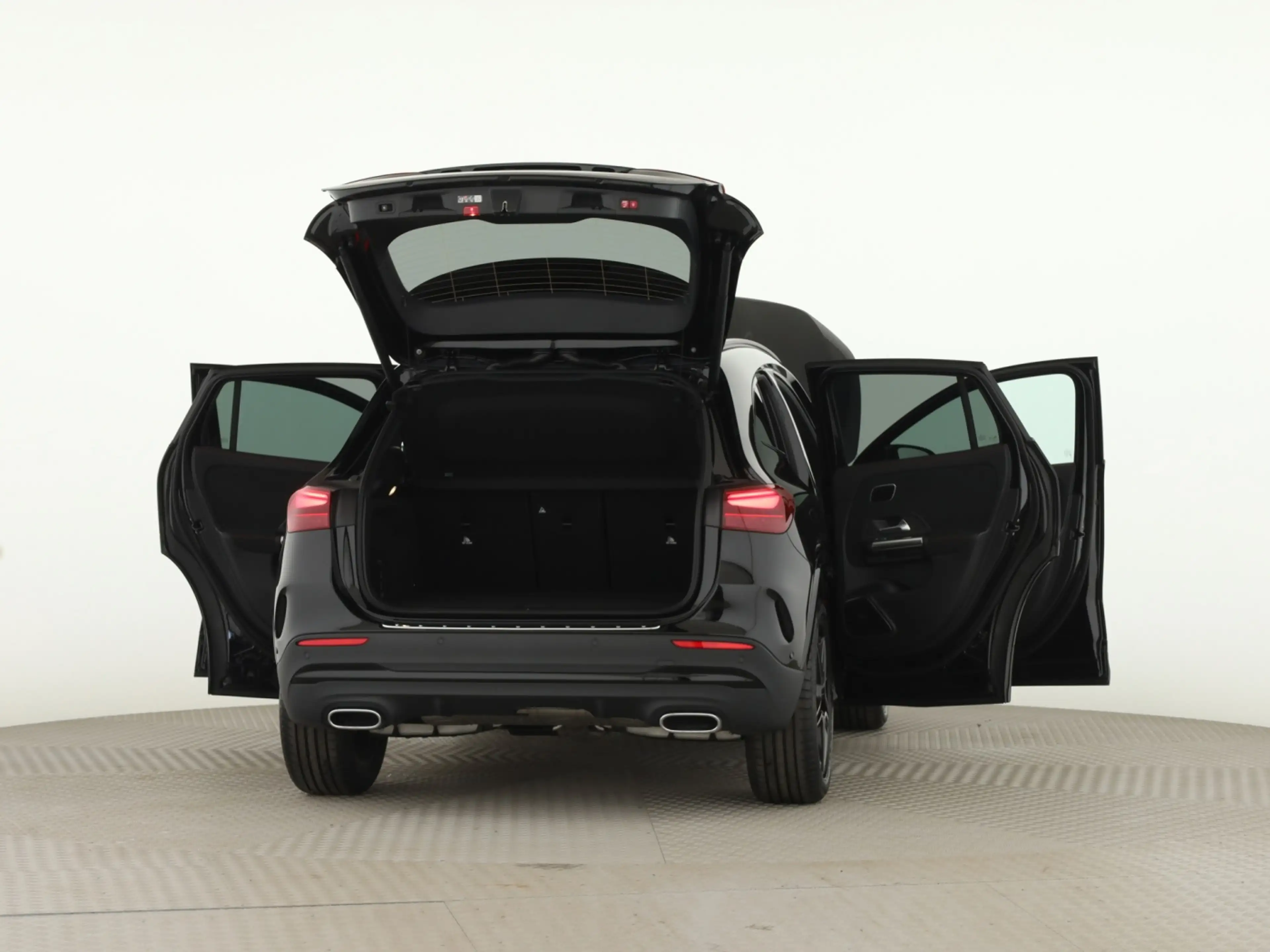 Mercedes-Benz GLA 250 4MATIC AMG*Burmester*Pano*Night*Fahrass. — photo 9
