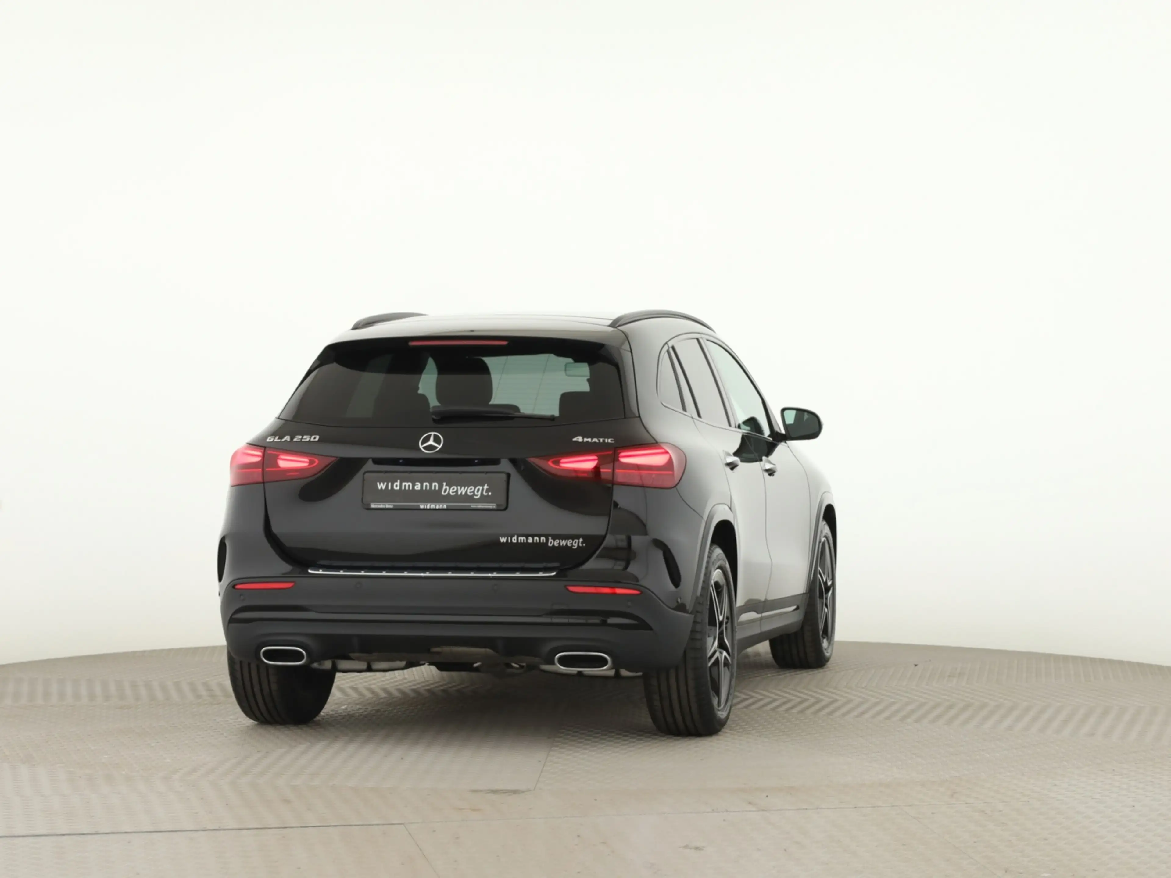 Mercedes-Benz GLA 250 4MATIC AMG*Burmester*Pano*Night*Fahrass. — photo 2