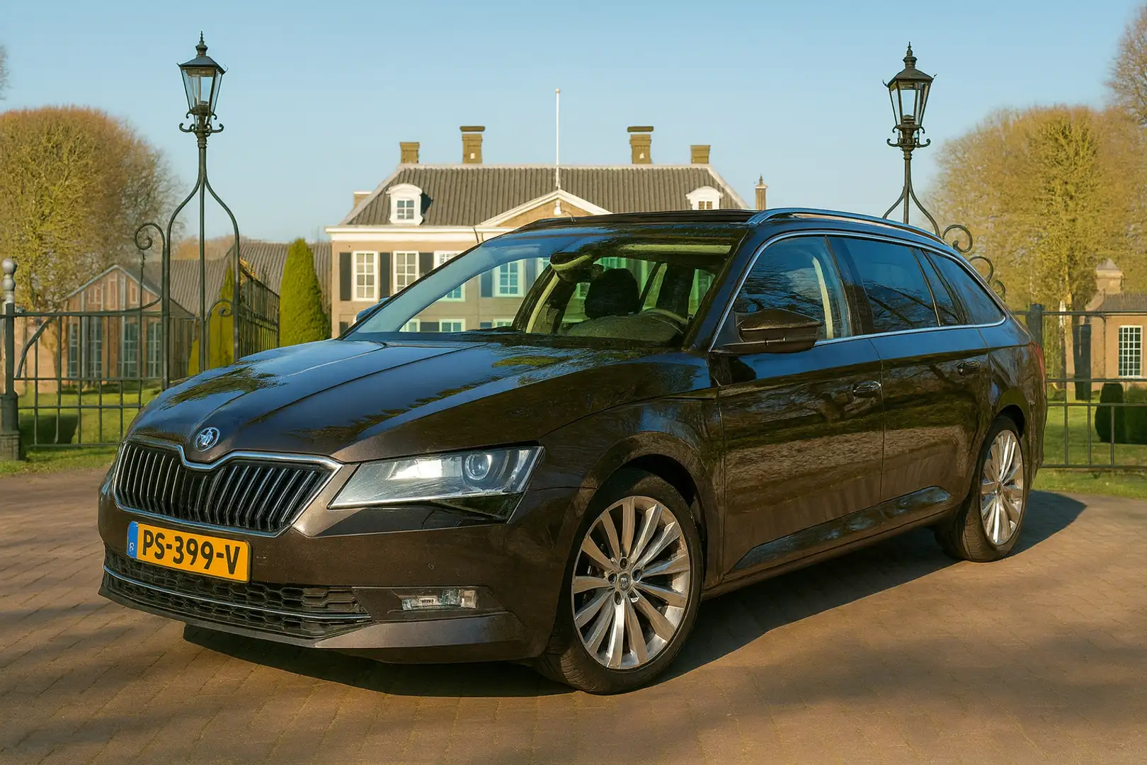 Skoda Superb Combi 2.0 TDI Style Business | NL-AUTO! | TREKHAAK Brun - 1