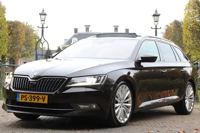 Skoda Superb Combi 2.0 TDI AUTOMAAT | NL-AUTO! | TREKHAAK | LED