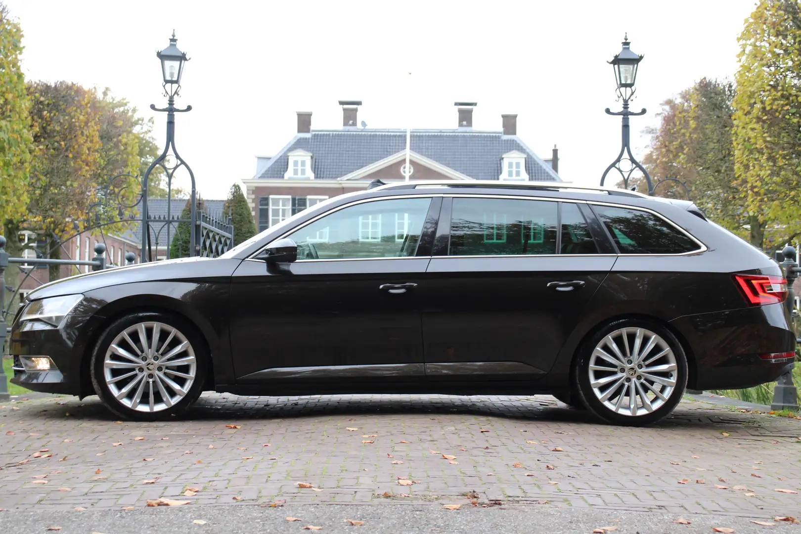 Skoda Superb Combi 2.0 TDI AUTOMAAT | NL-AUTO! | TREKHAAK | LED Brun - 2
