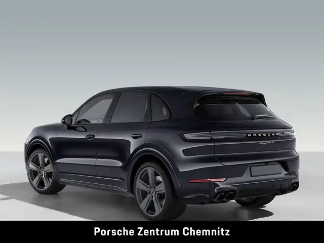 Porsche Cayenne view 3