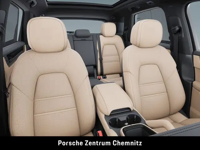 Porsche Cayenne view 6
