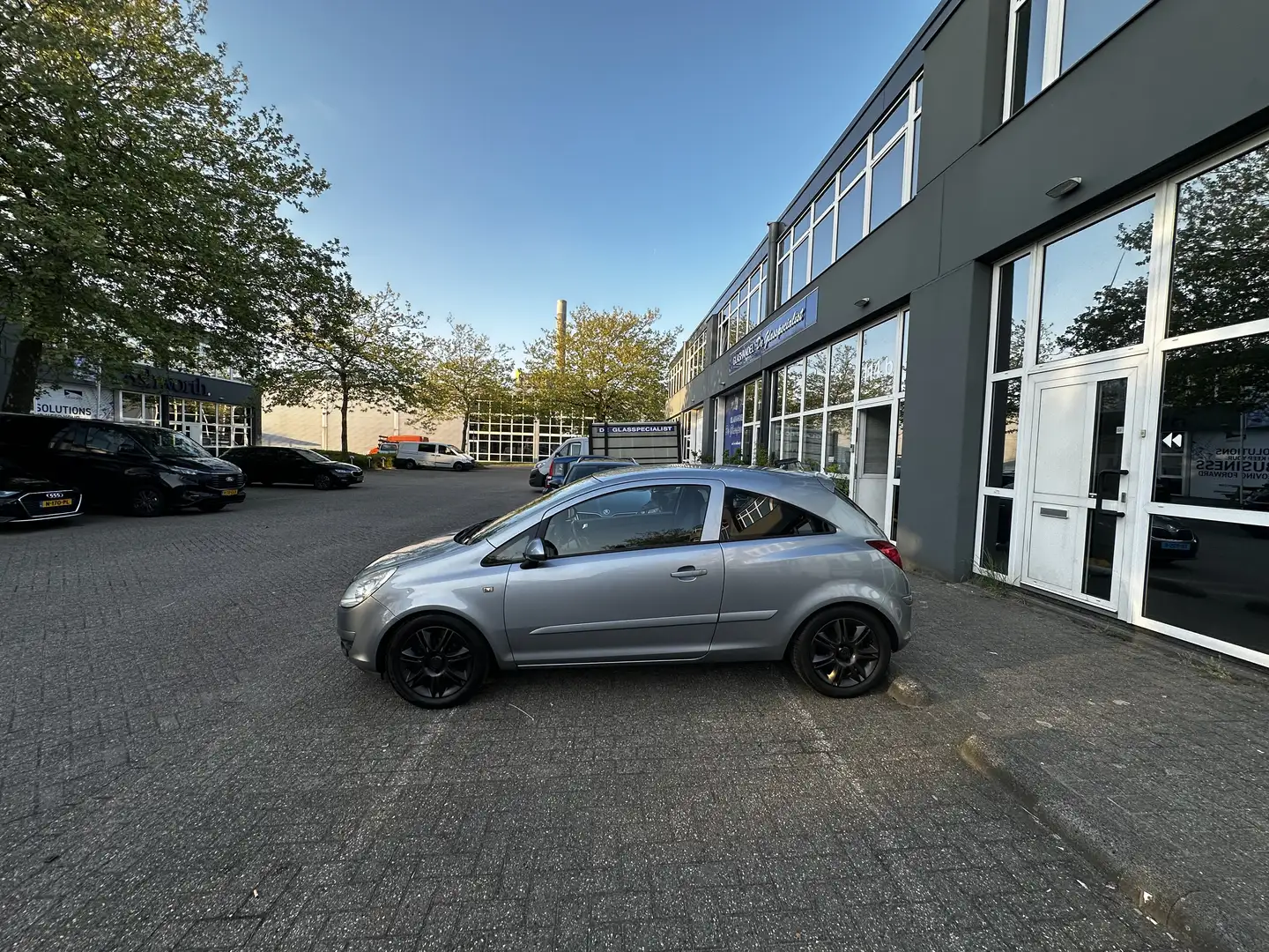 Opel Corsa 1.2-16V Enjoy Grijs - 2