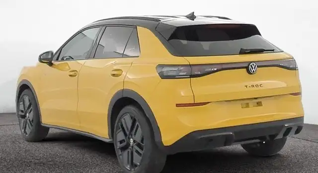 Volkswagen T-Roc view 3