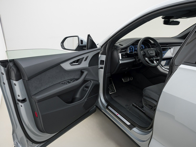 Audi Q8 SUV e-hybrid quattro 290 kW tipt ronic — photo 9