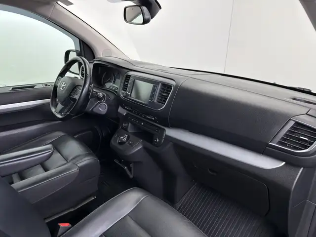 Toyota Proace view 13