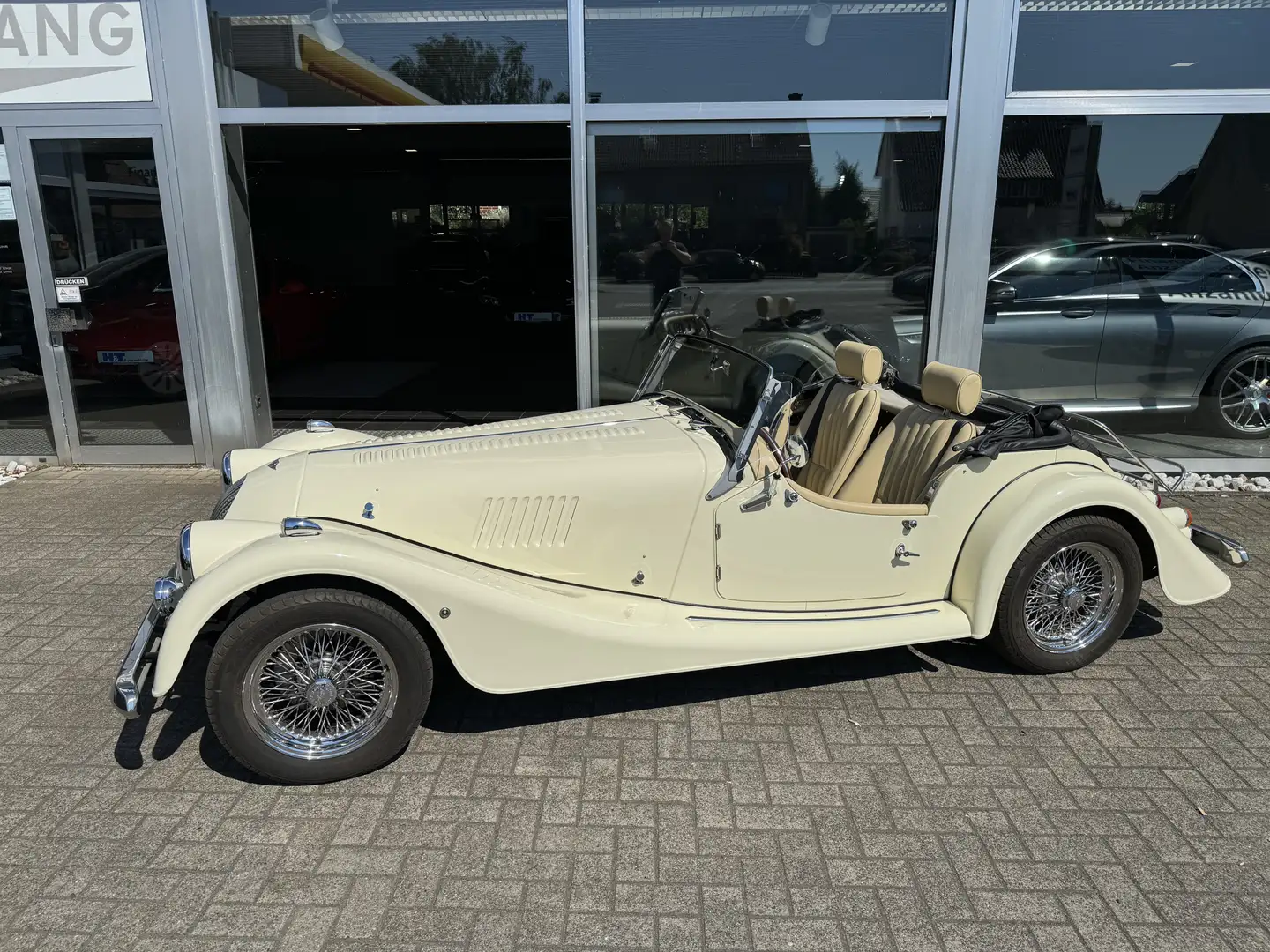 Morgan Plus 4 Beige - 2