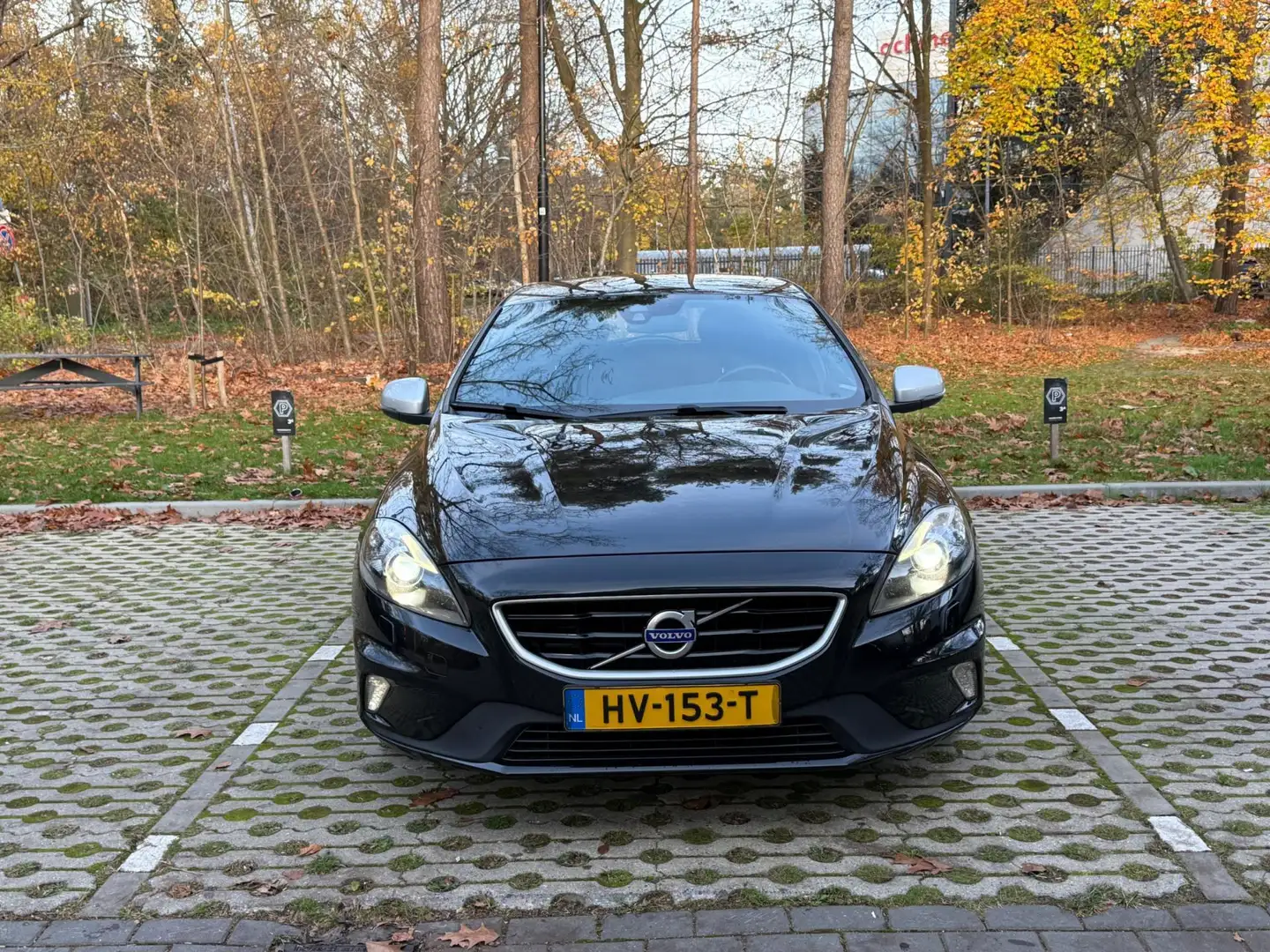 Volvo V40 2.0 D2 R-Design Business Zwart - 2