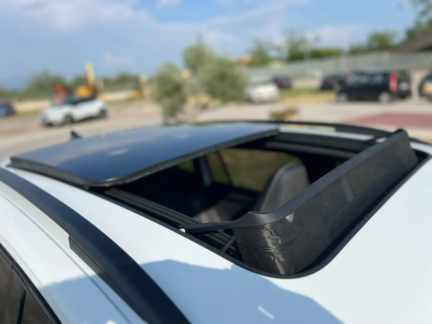 Volkswagen Tiguan 2.0 tdi R-Line 150cv DSG AUTOM. TETTO Blanc - 2