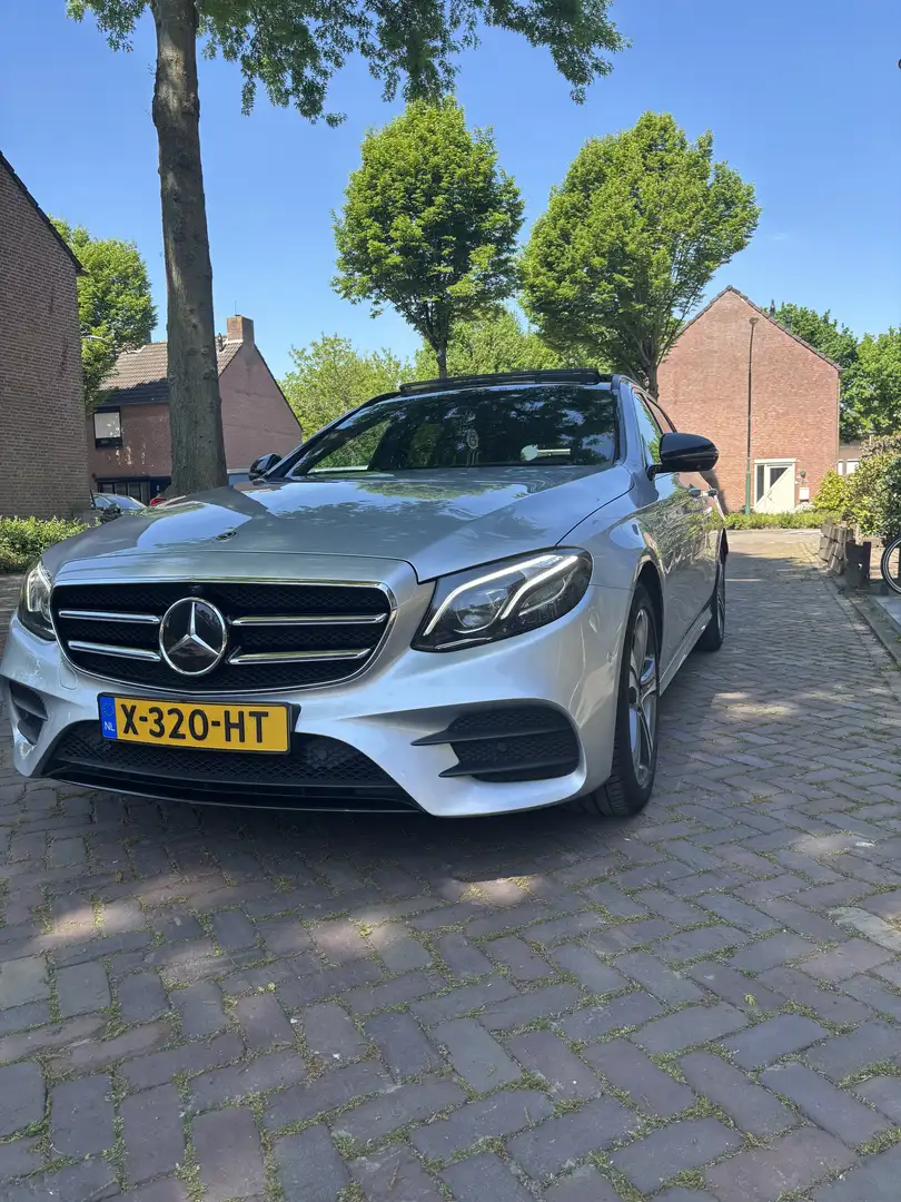 Mercedes-Benz E 300 Premium Plus Grijs - 1