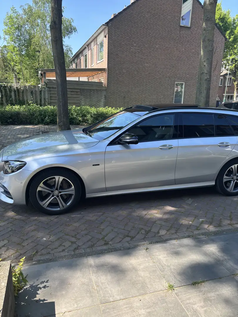 Mercedes-Benz E 300 Premium Plus Grijs - 2