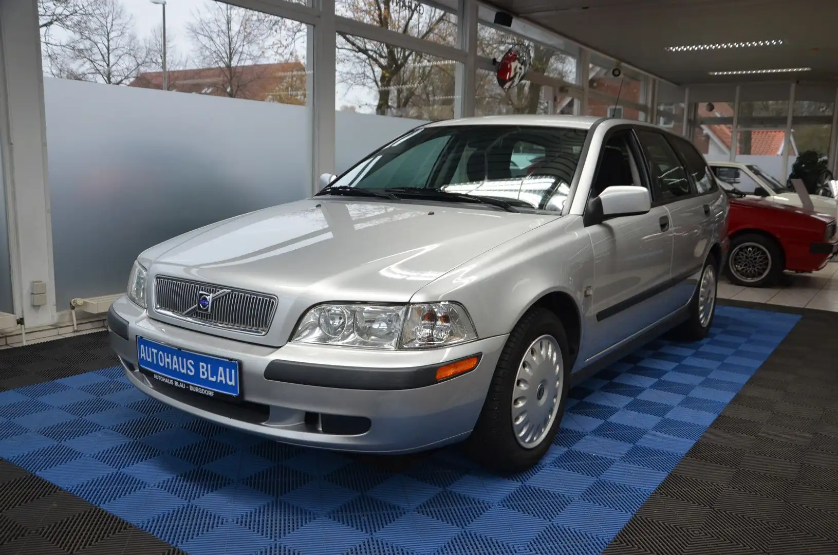 Volvo V40 1.8 Comfort *KLIMA*ALLWETTER*ERST 94TKM! Argent - 1