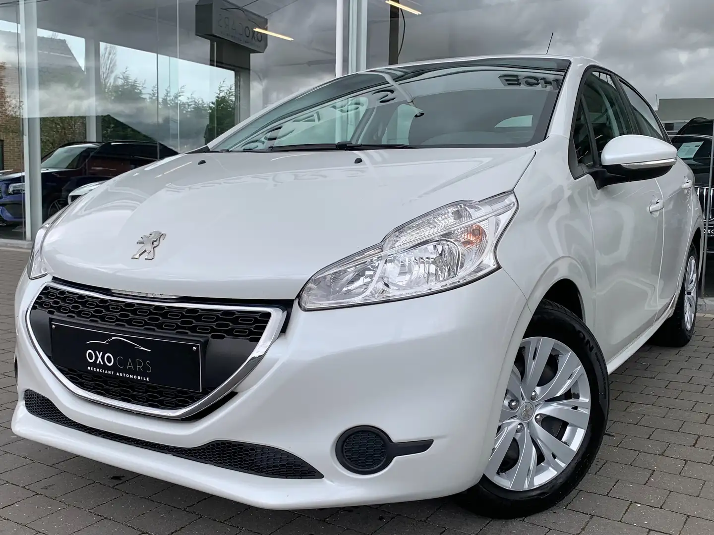 Peugeot 208 1.4 HDI / Airco / Cruise / Ecran / Bluetooth / PDC Blanc - 1