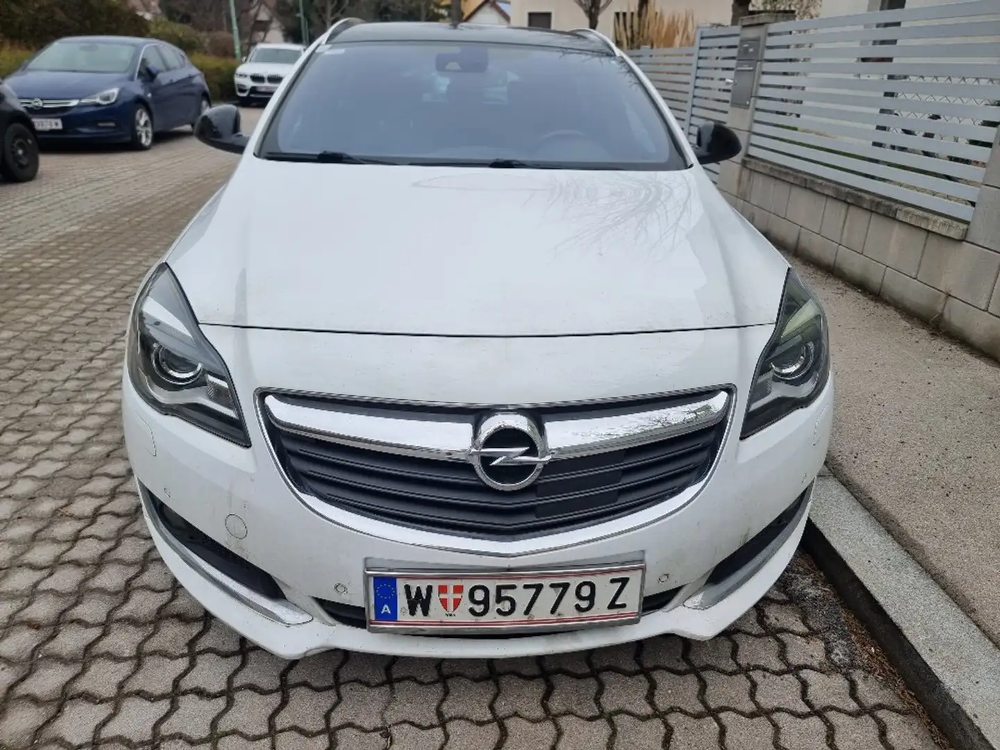 Opel Insignia Insignia ST 2,0 BiTurboCDTI EcotecSport Start/Stop Weiß - 1