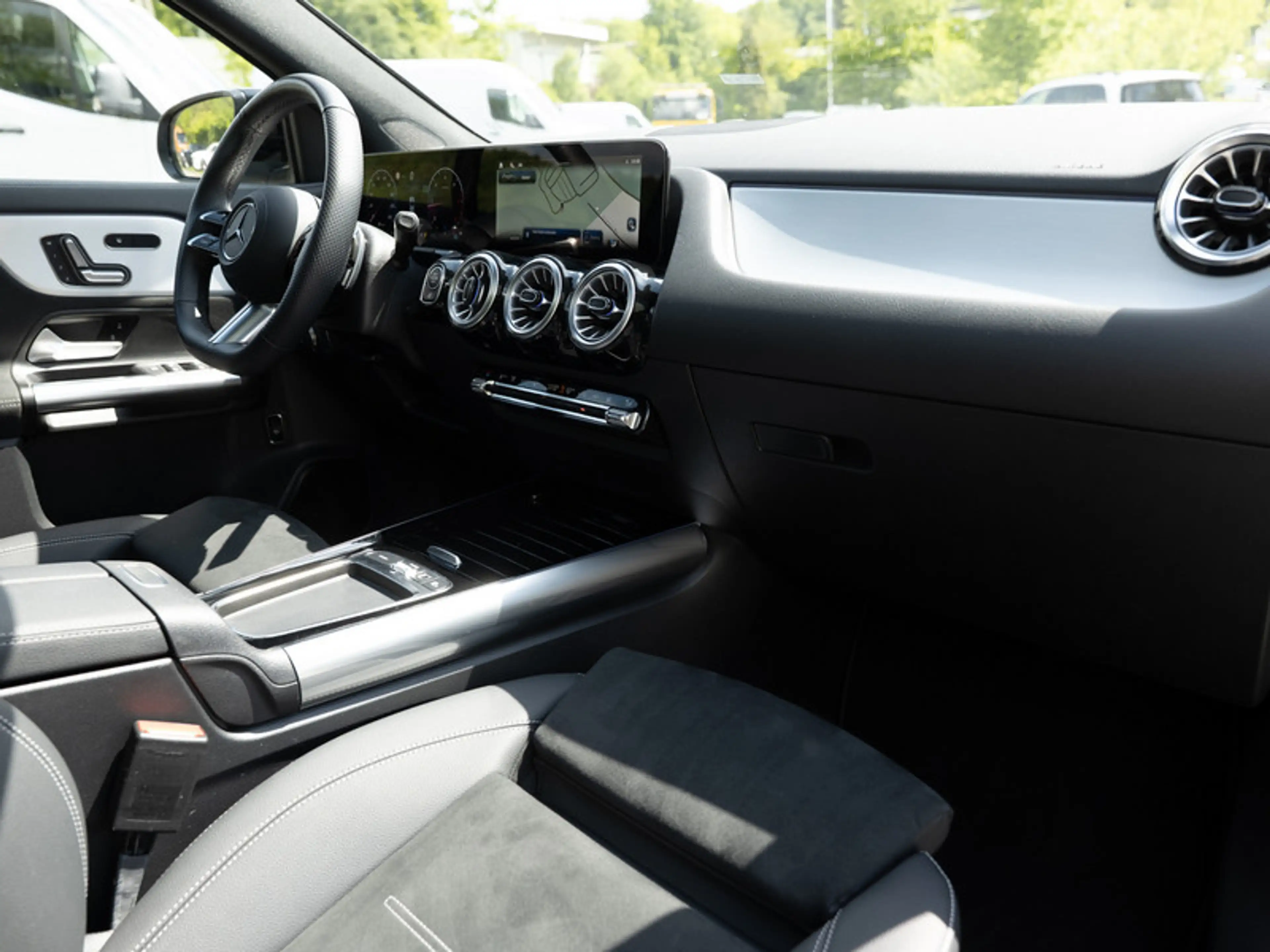 Mercedes-Benz GLA 220 d 4MATIC AMG-Sport+Pano+Distr+MLB+Night — photo 3