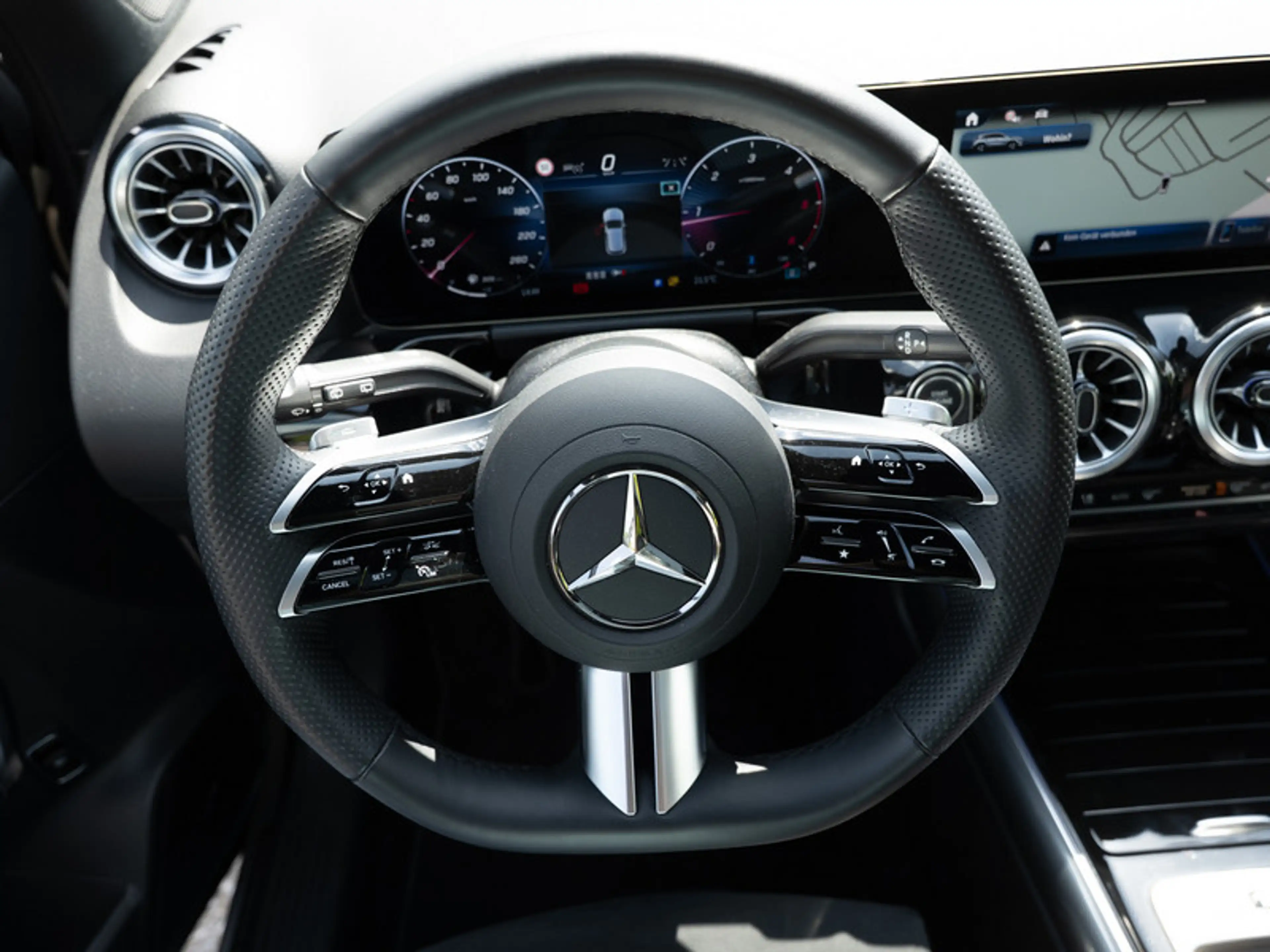 Mercedes-Benz GLA 220 d 4MATIC AMG-Sport+Pano+Distr+MLB+Night — photo 10