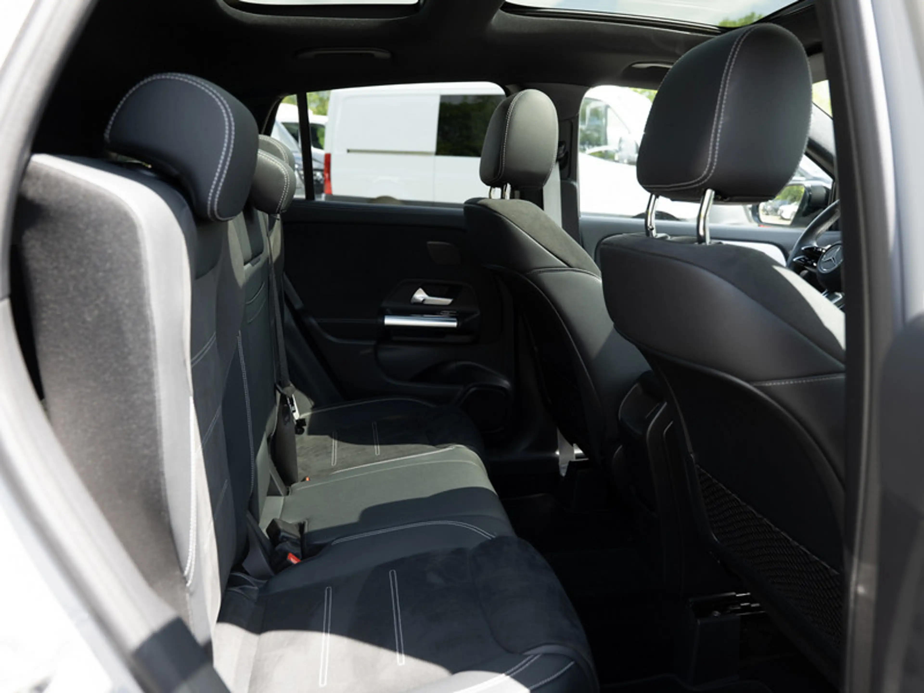 Mercedes-Benz GLA 220 d 4MATIC AMG-Sport+Pano+Distr+MLB+Night — photo 5