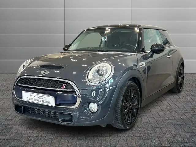 MINI Cooper S en vente chez une concession Italie