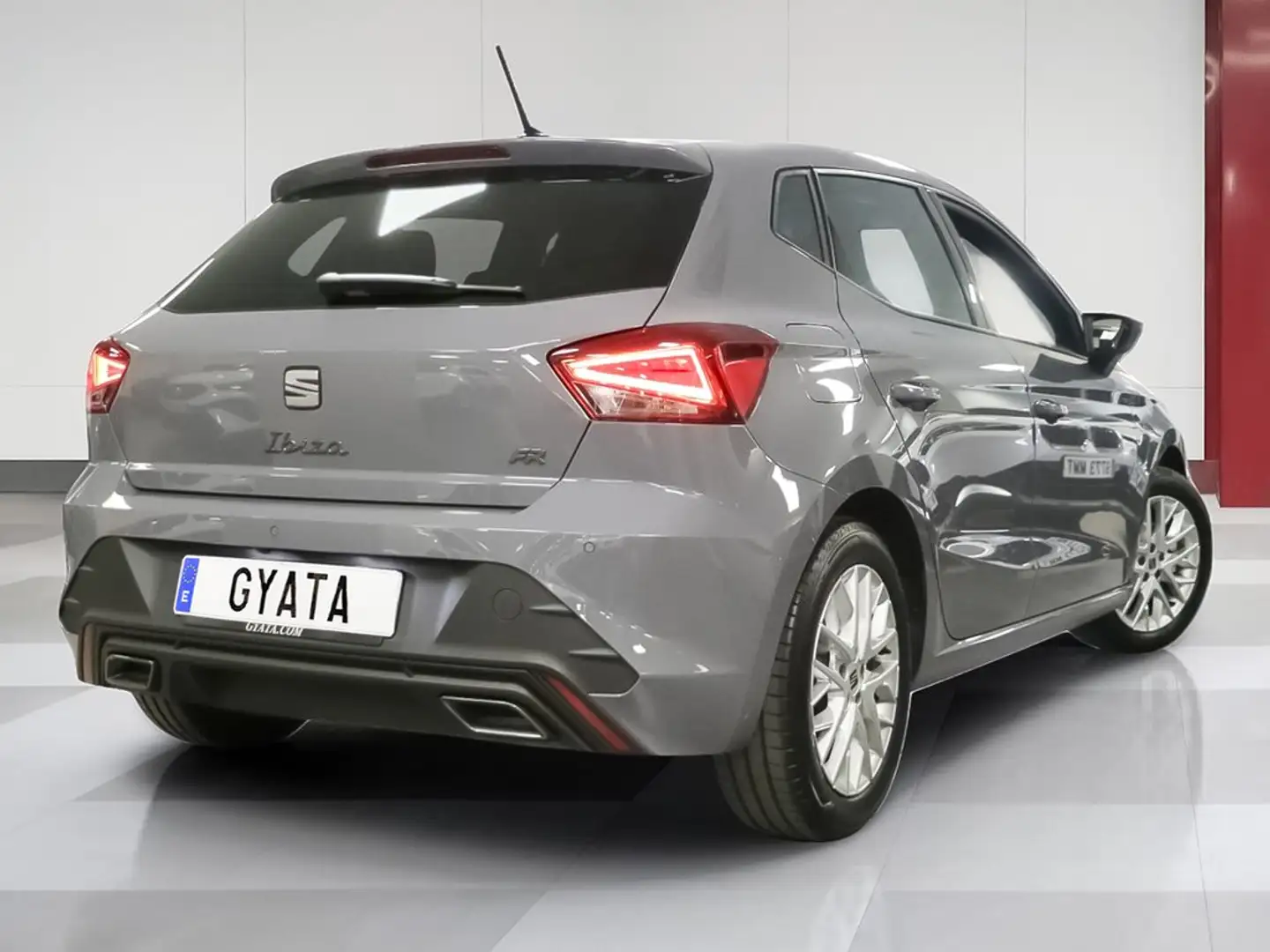 SEAT Ibiza 1.0 TSI S&S FR 85kW Gris - 2
